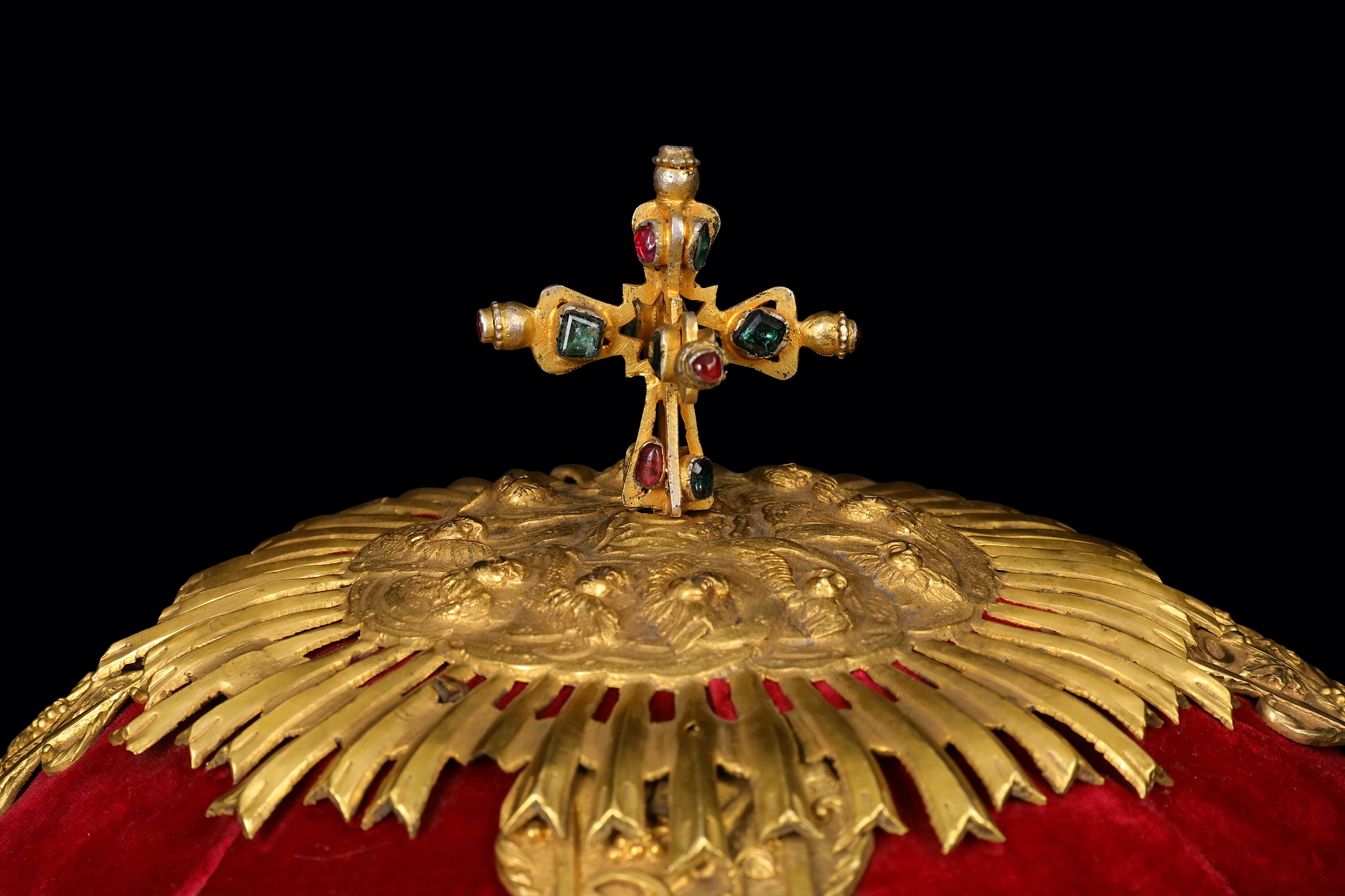 A RARE AND IMPORTANT 18TH CENTURY GREEK ORTHODOX SILVER GILT, DIAMOND AND GEM SET MITRE INSCRIBED - Image 11 of 16