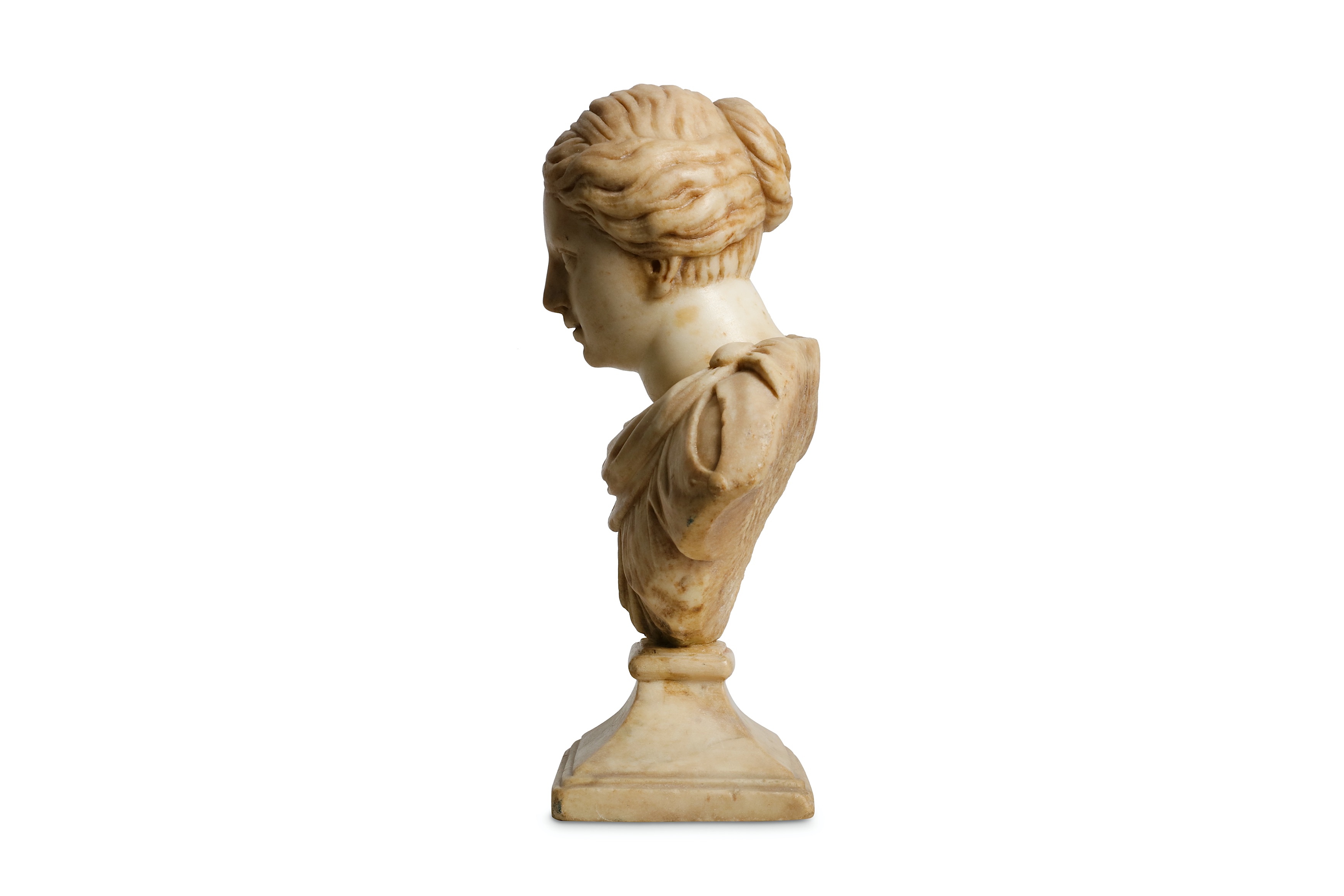 AN 18TH CENTURY ITALIAN MARBLE BUST OF A NOBLEWOMAN depicting in the ancient style, her drapery - Image 4 of 9