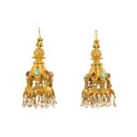 A PAIR OF FATIMID-REVIVAL GOLDEN FILIGREE EARRINGS