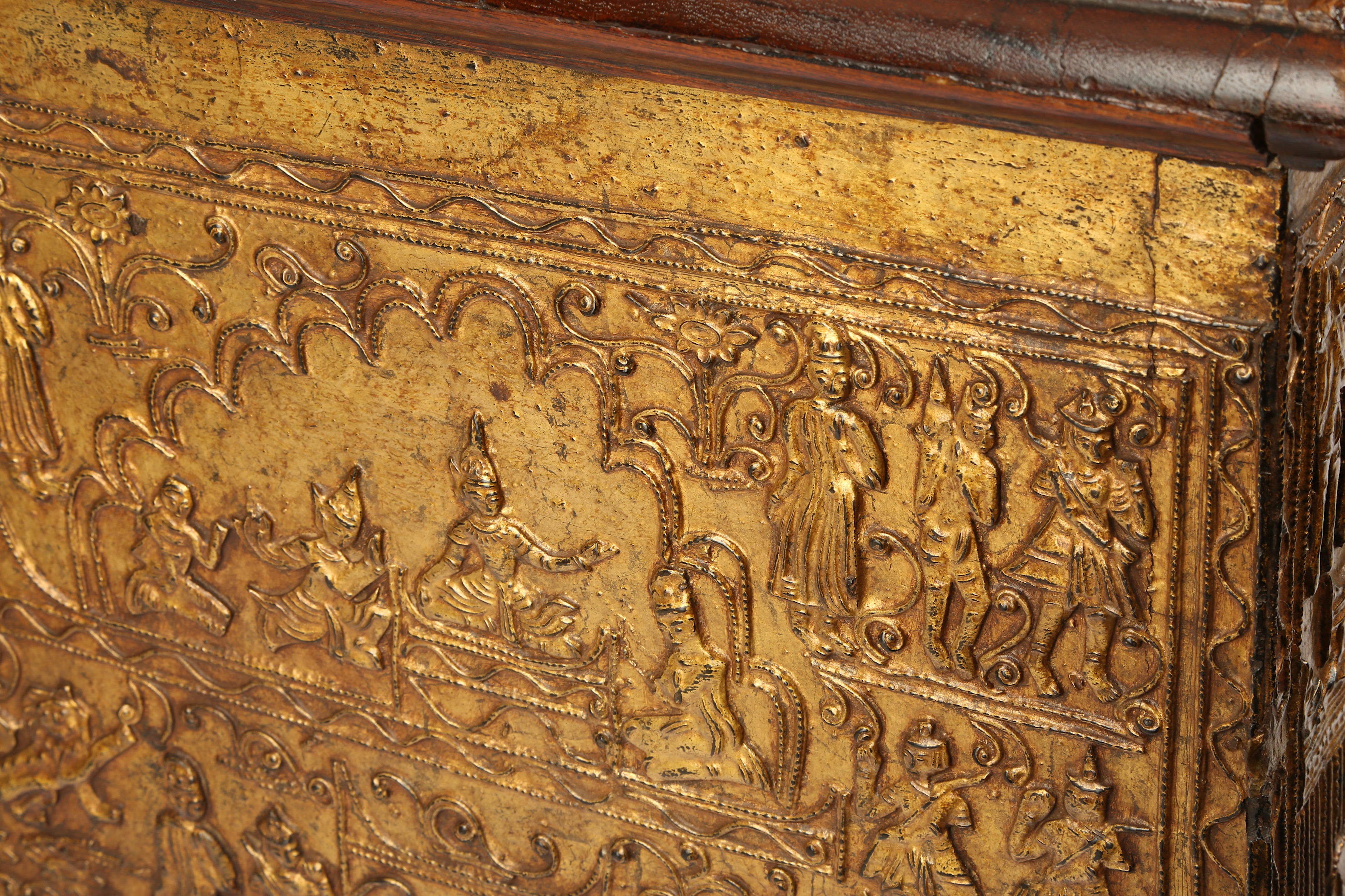 A GILDED LACQUER AND GESSO MANUSCRIPT STORAGE CABINET - Image 4 of 7