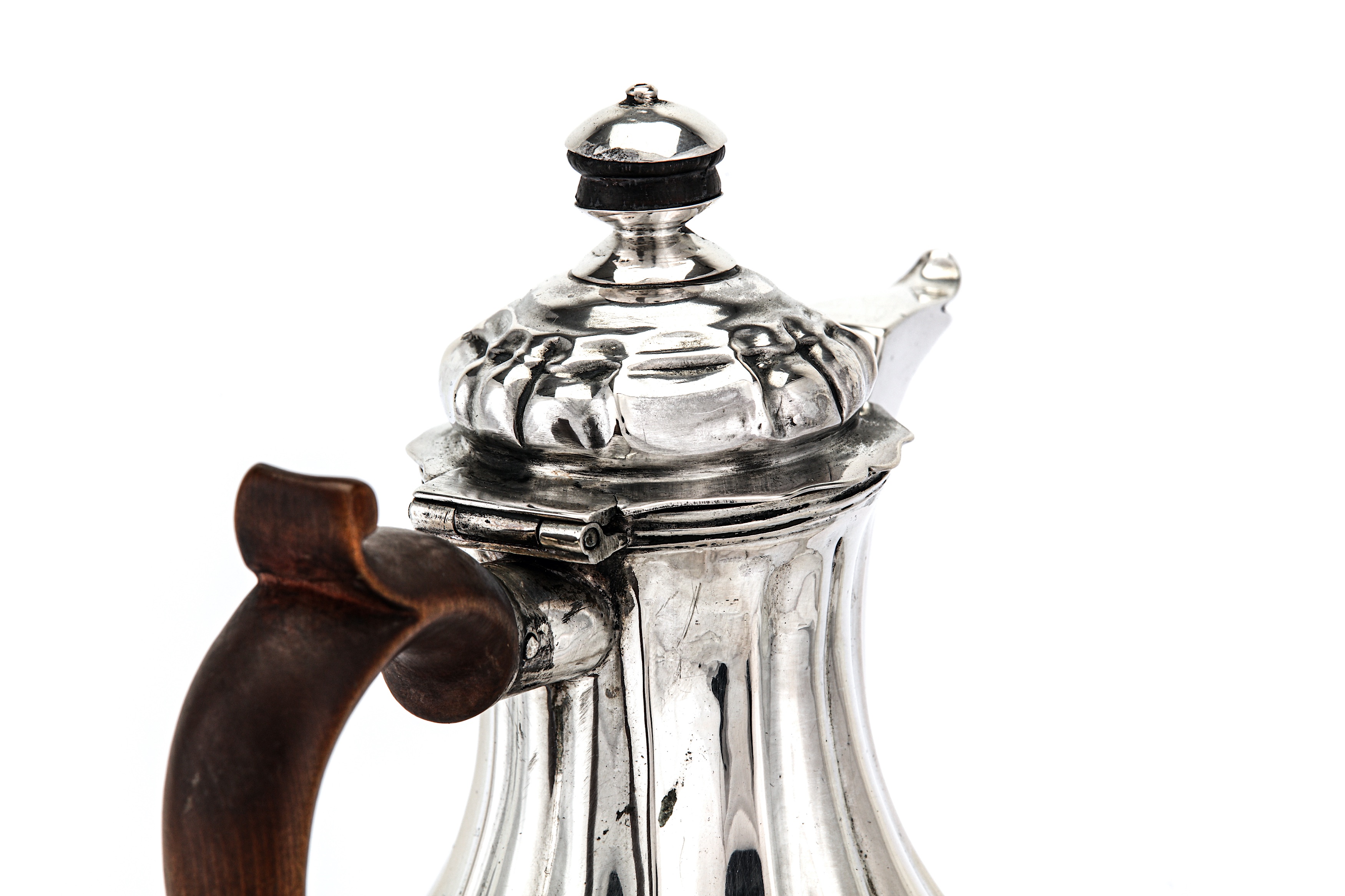 A late 18th century German silver bachelor coffee pot (verseuse égoiste), probably Uberlingen circa - Image 4 of 6