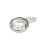 A William III Britannia standard silver 'toy' miniature one handled porringer, London 1701 by David