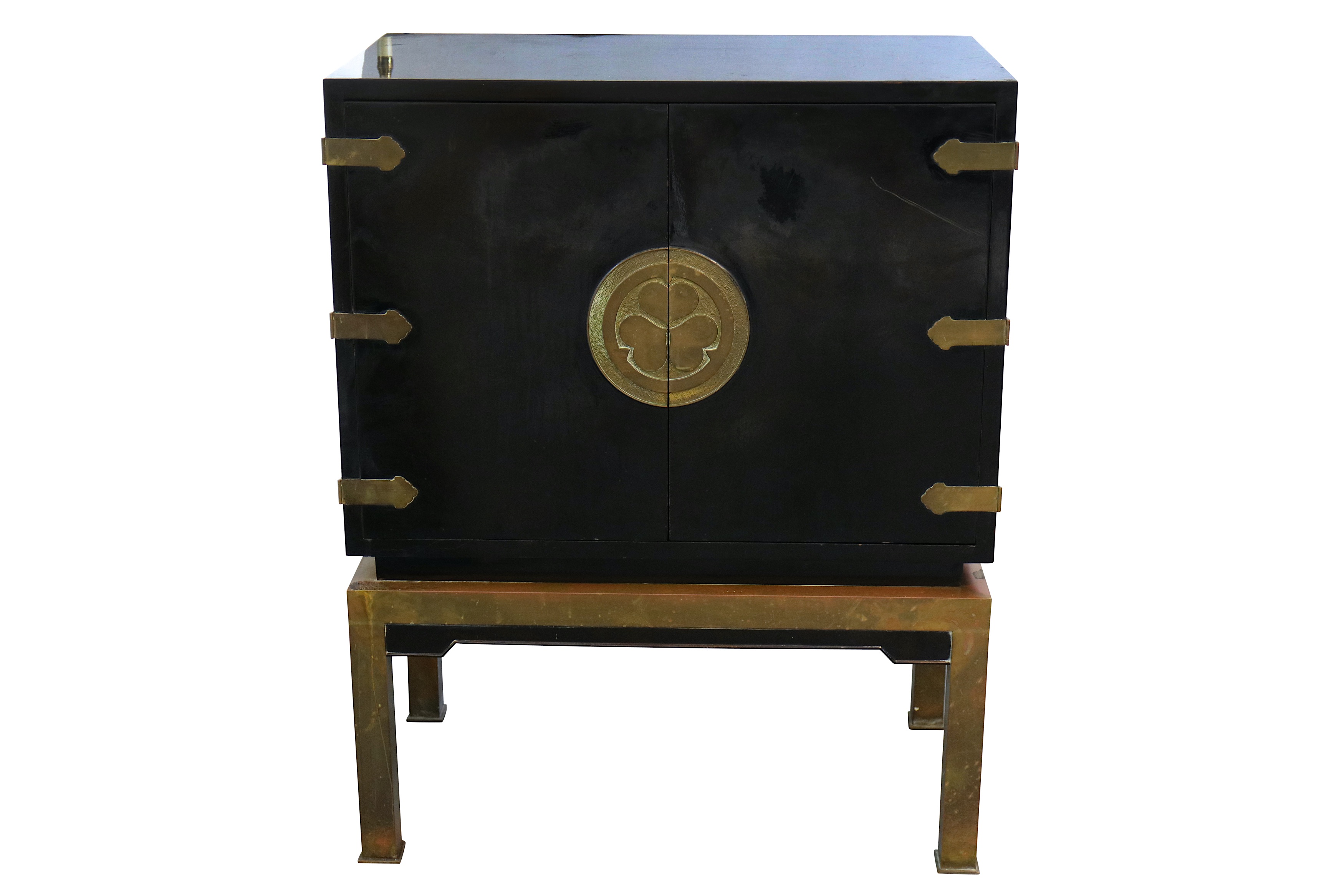 A circa 1970's Japanese inspired black lacquered drinks cabinet - Bild 3 aus 7