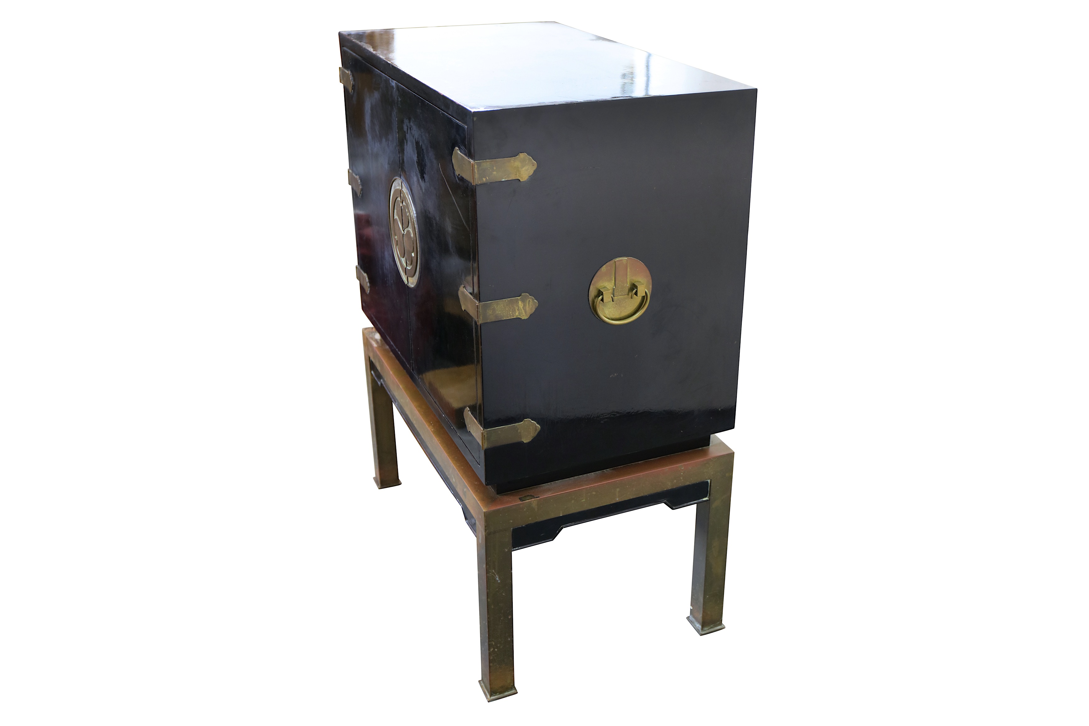 A circa 1970's Japanese inspired black lacquered drinks cabinet - Bild 6 aus 7