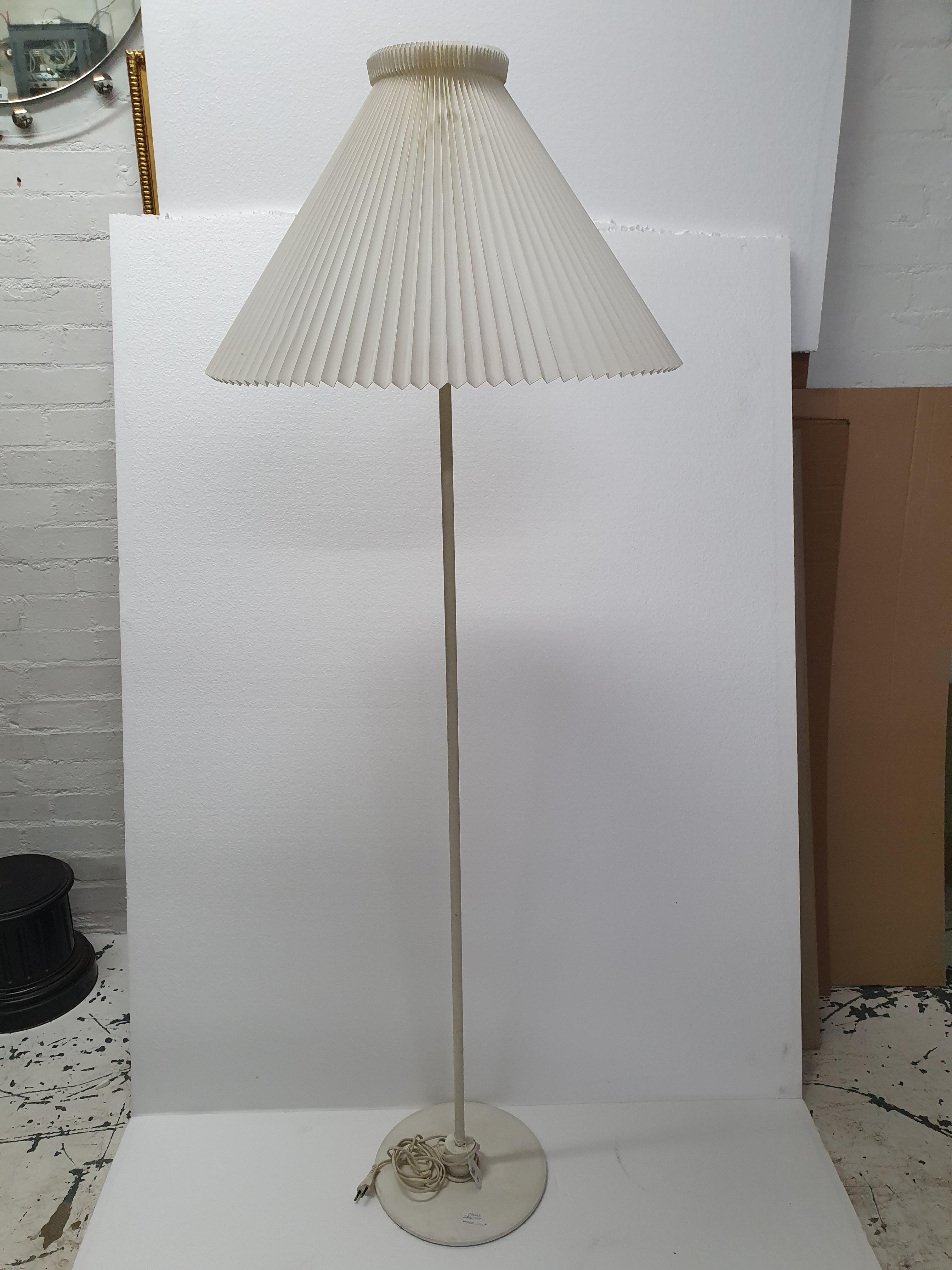 Le Klint, a Danish white painted metal standard lamp - Bild 2 aus 8