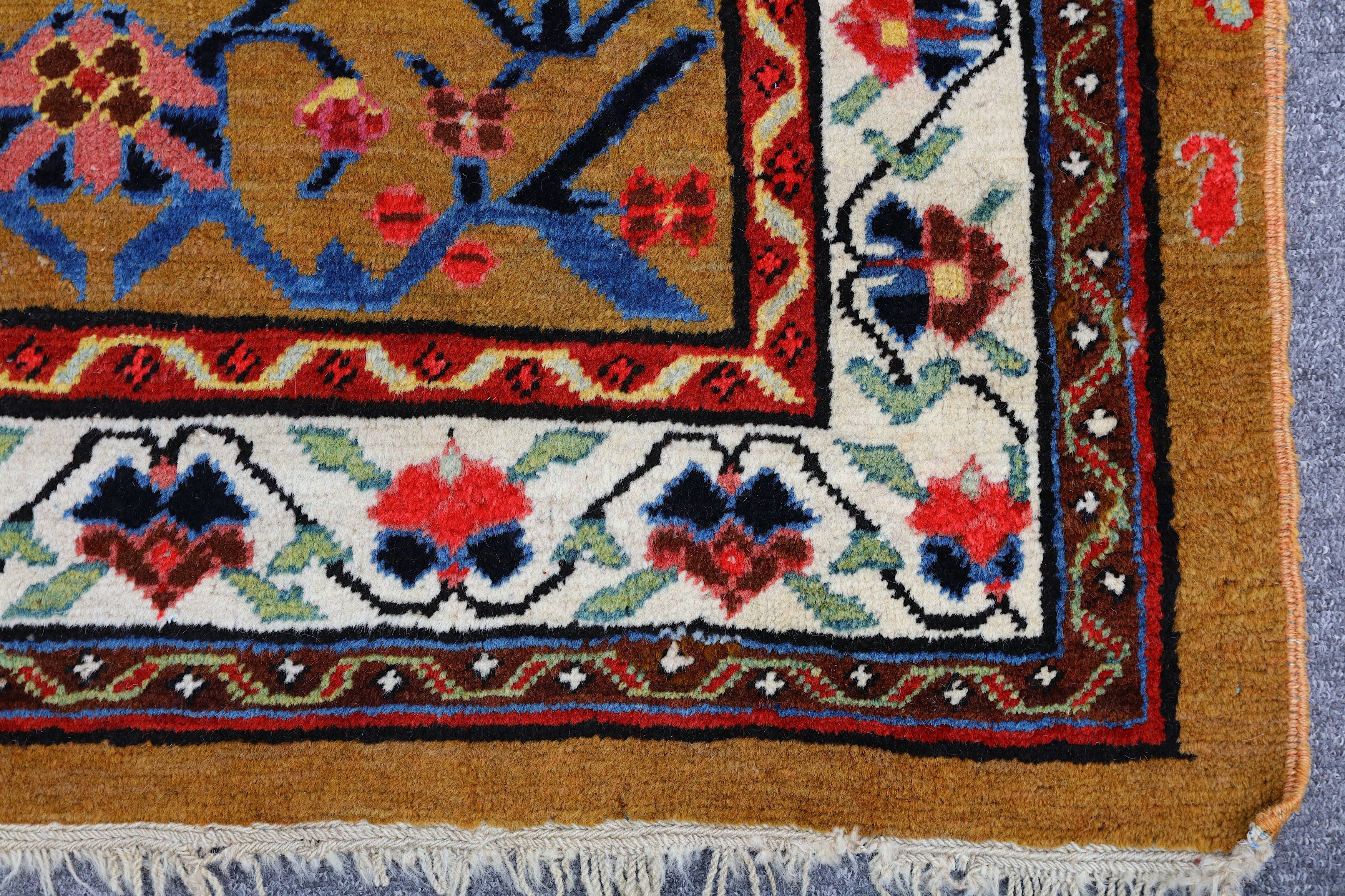 AN ANTIQUE SERAB RUNNER, NORTH-WEST PERSIA - Image 6 of 7