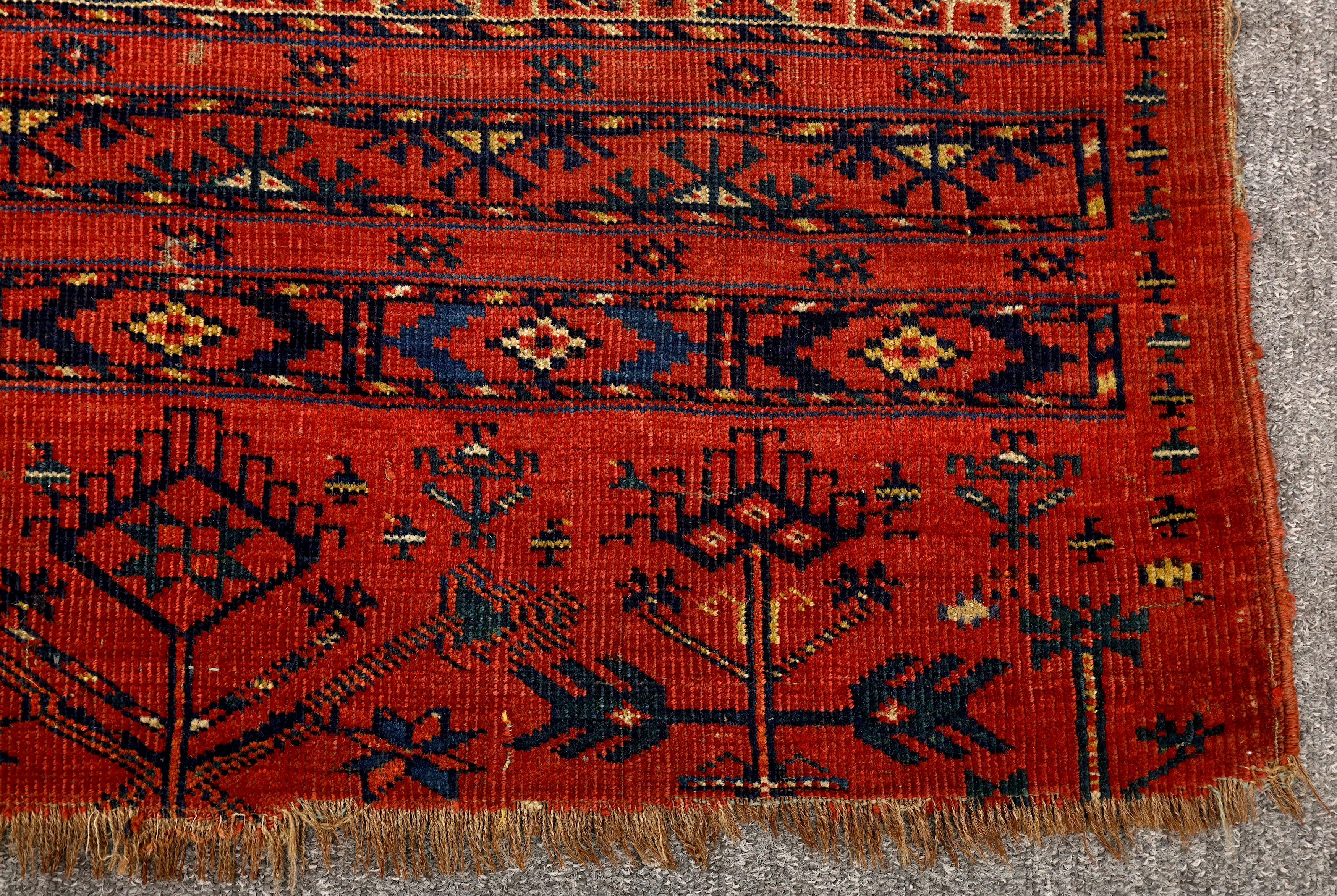 AN ANTIQUE TEKKE JUVAL RUG, EAST TURKMENISTAN - Image 7 of 8