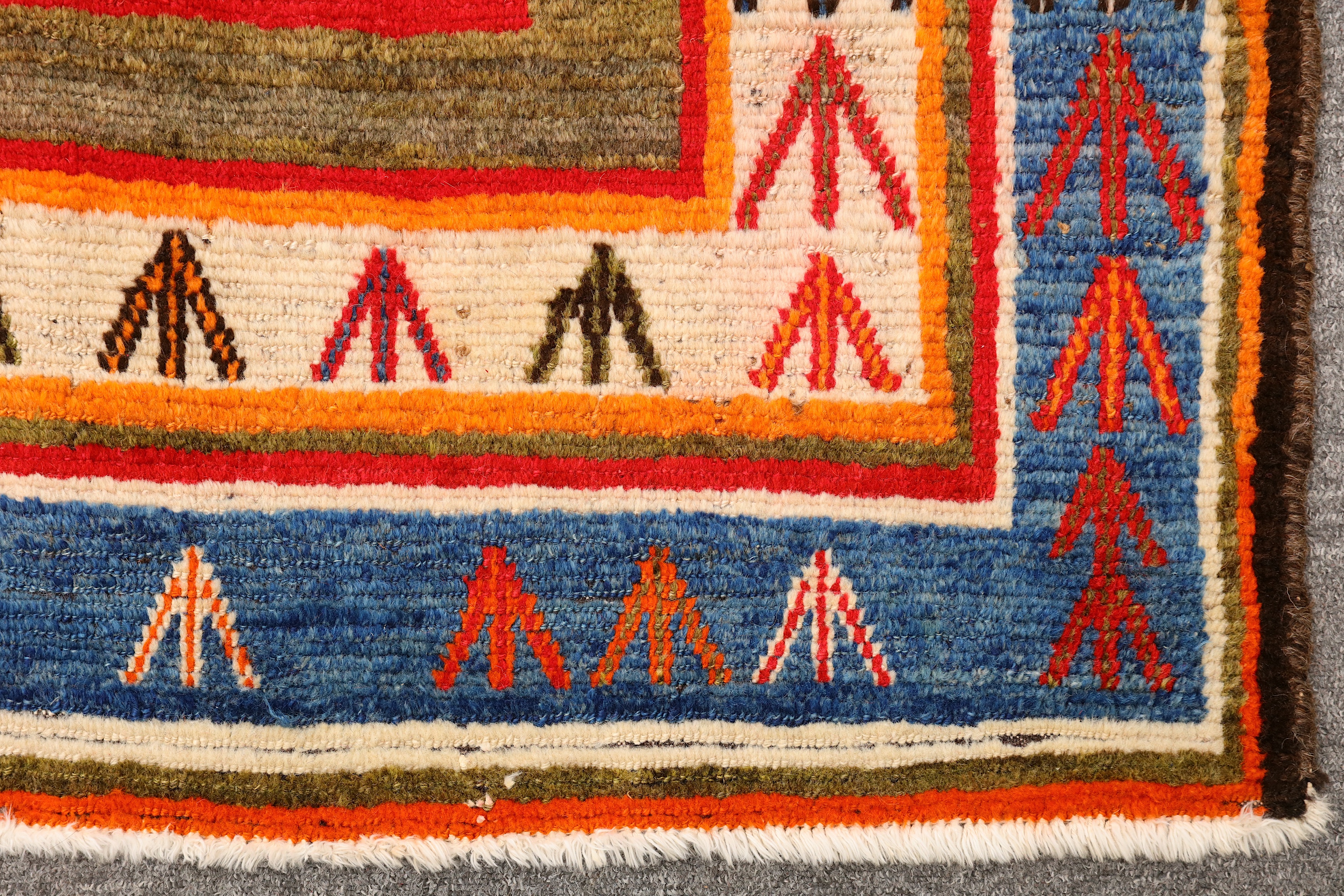 AN UNUSUAL GABBEH RUG, SOUTH-WEST PERSIA - Image 7 of 8