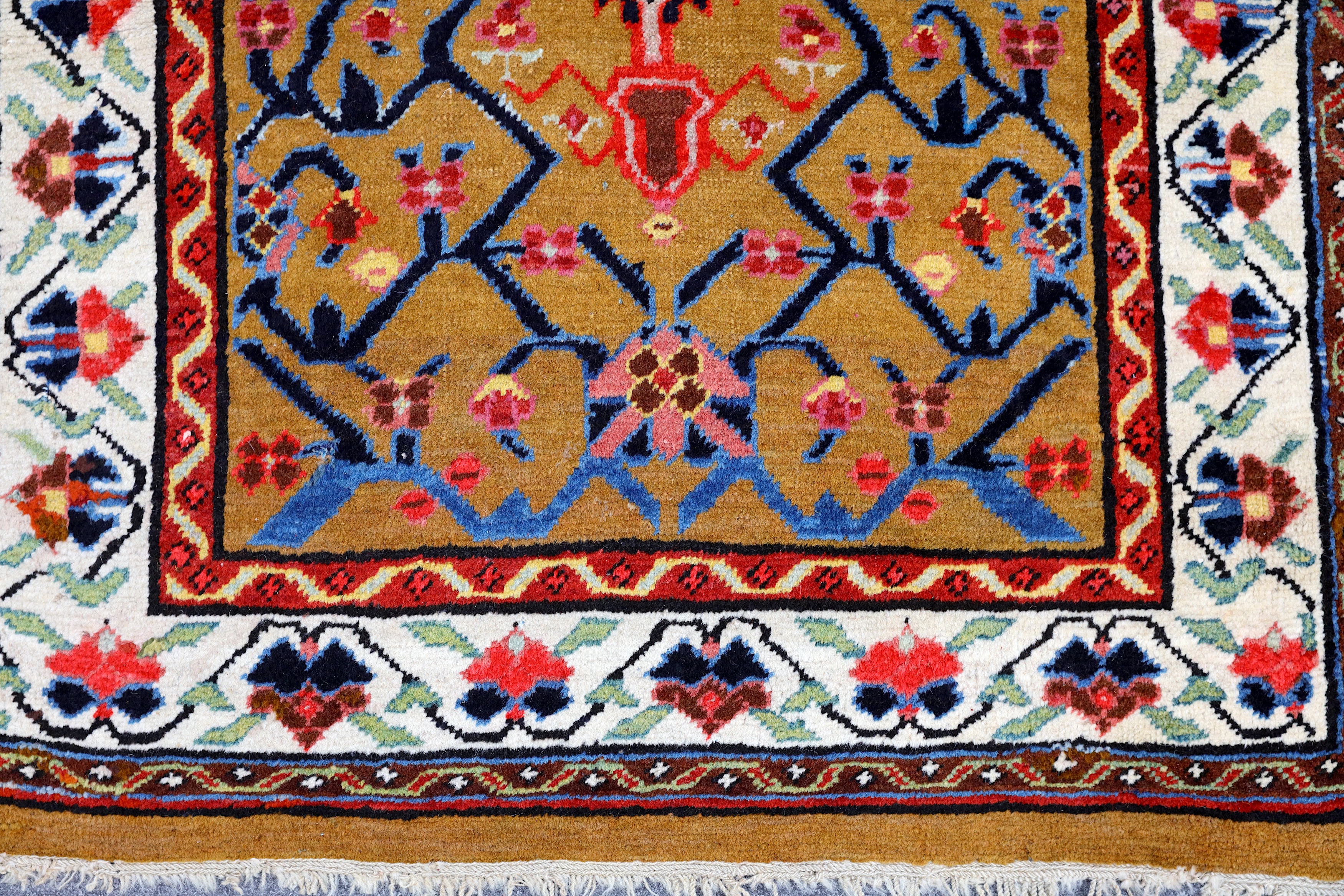 AN ANTIQUE SERAB RUNNER, NORTH-WEST PERSIA - Image 5 of 7