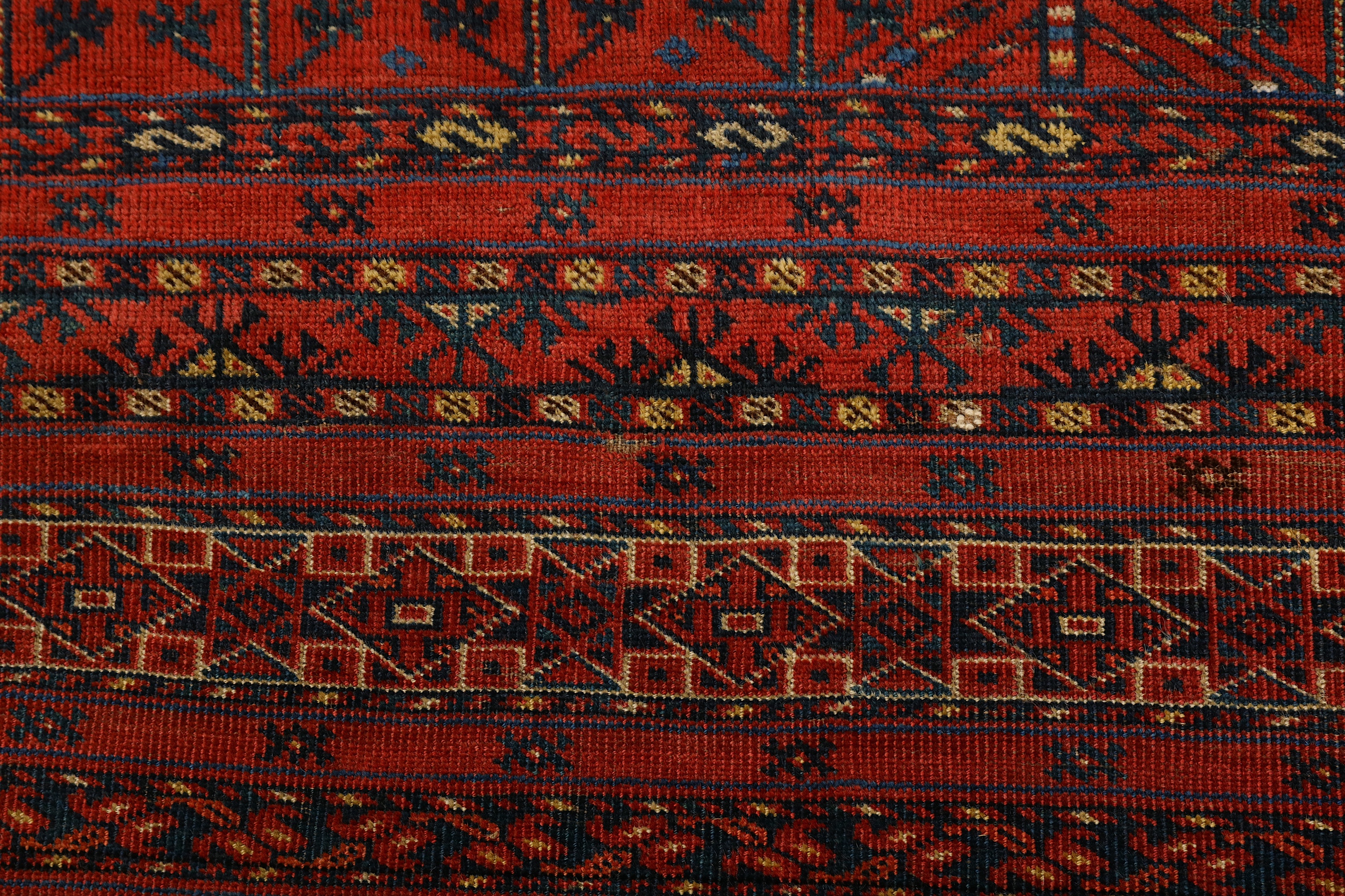 AN ANTIQUE TEKKE JUVAL RUG, EAST TURKMENISTAN - Image 3 of 8