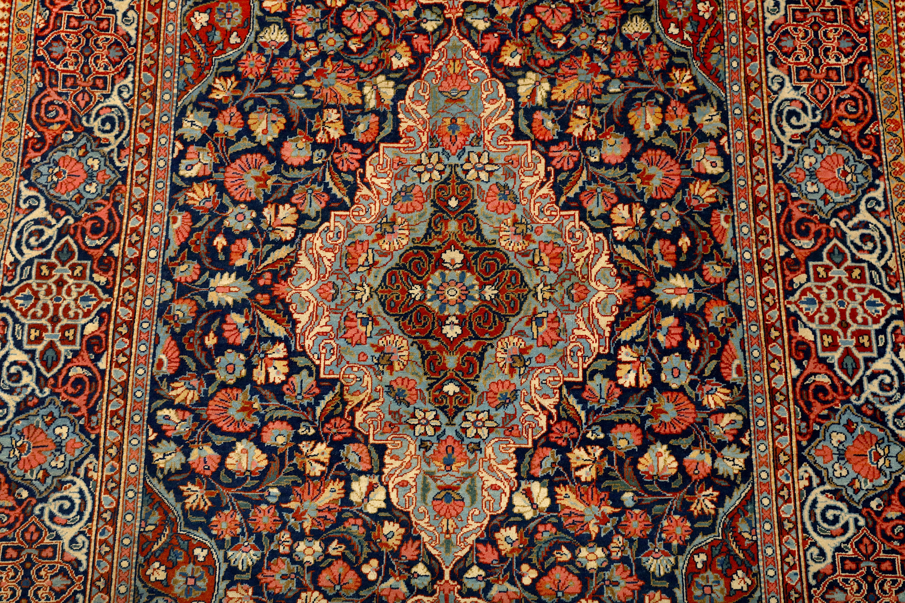 A FINE KASHAN DABIR RUG, CENTRAL PERSIA - Image 3 of 7