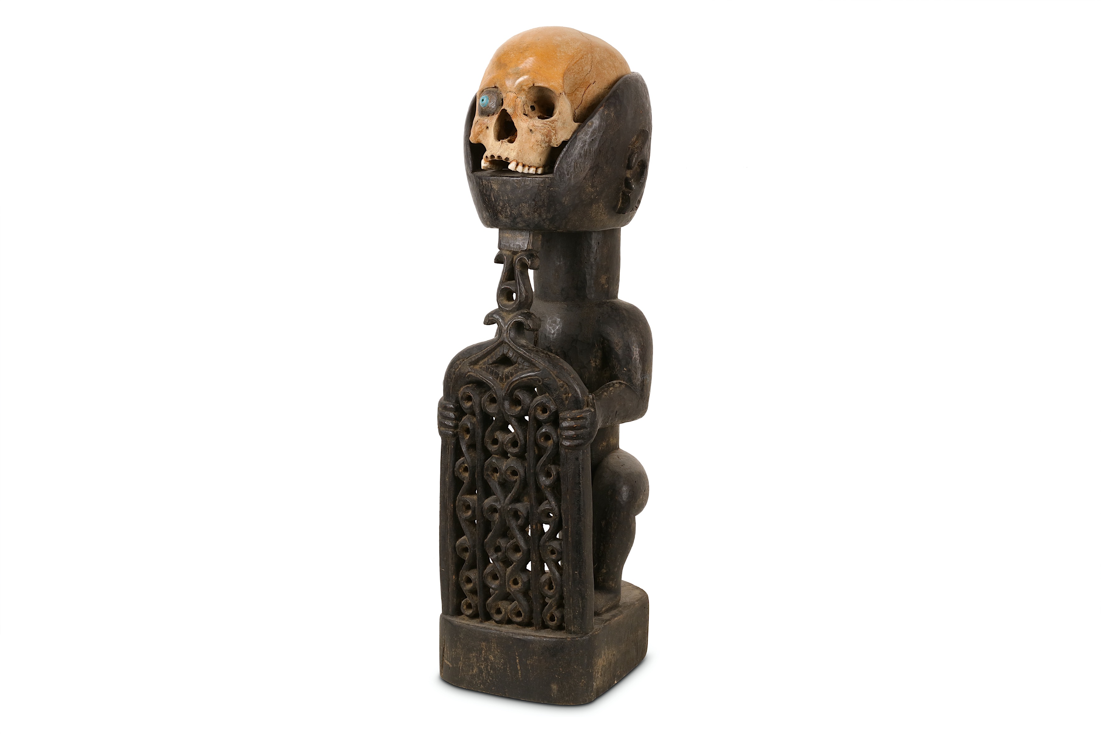 TRIBAL INTEREST: A DAYAK HUMAN SKULL TROPHY ON LATER STAND