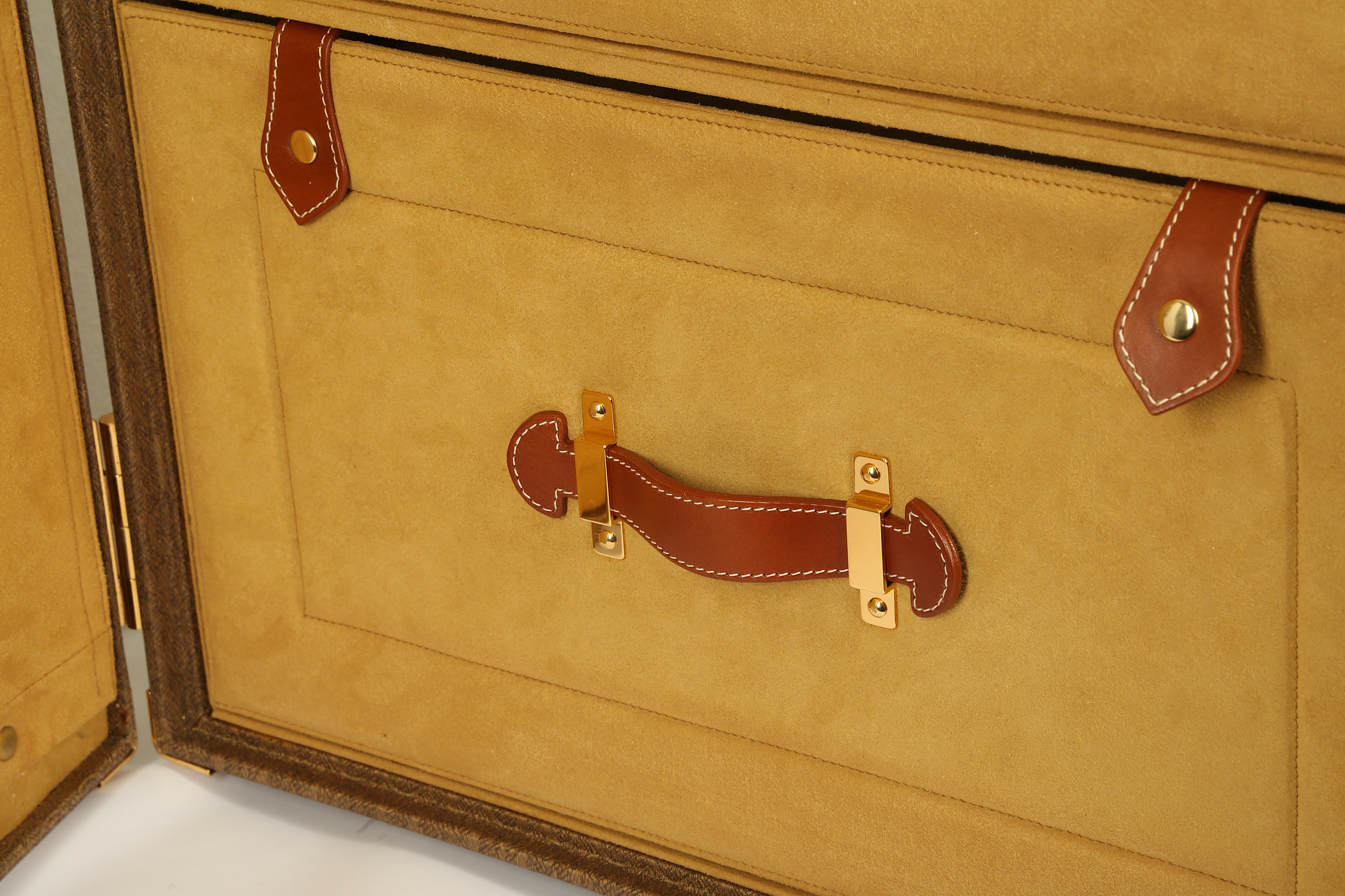 A GUCCI VINTAGE ROLLING STEAMER TRUNK - Image 14 of 14