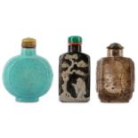 THREE CHINESE SNUFF BOTTLES.