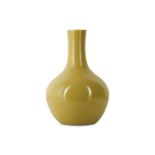 A CHINESE CRACKLE-GLAZED YELLOW BOTTLE VASE.