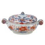 A SMALL CHINESE IMARI TUREEN AND COVER.
