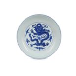 A CHINESE BLUE AND WHITE 'DRAGON' DISH.