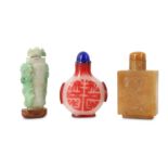 THREE CHINESE SNUFF BOTTLES.