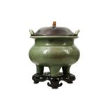 A CHINESE LONGQUAN CELADON INCENSE BURNER.