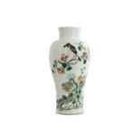 A CHINESE FAMILLE VERTE 'MAGPIE' BALUSTER VASE.