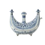 A RARE CHINESE BLUE AND WHITE BOAT-SHAPED PILGRIM'S FLASK.