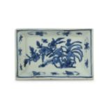 A CHINESE BLUE AND WHITE RECTANGULAR TRAY.