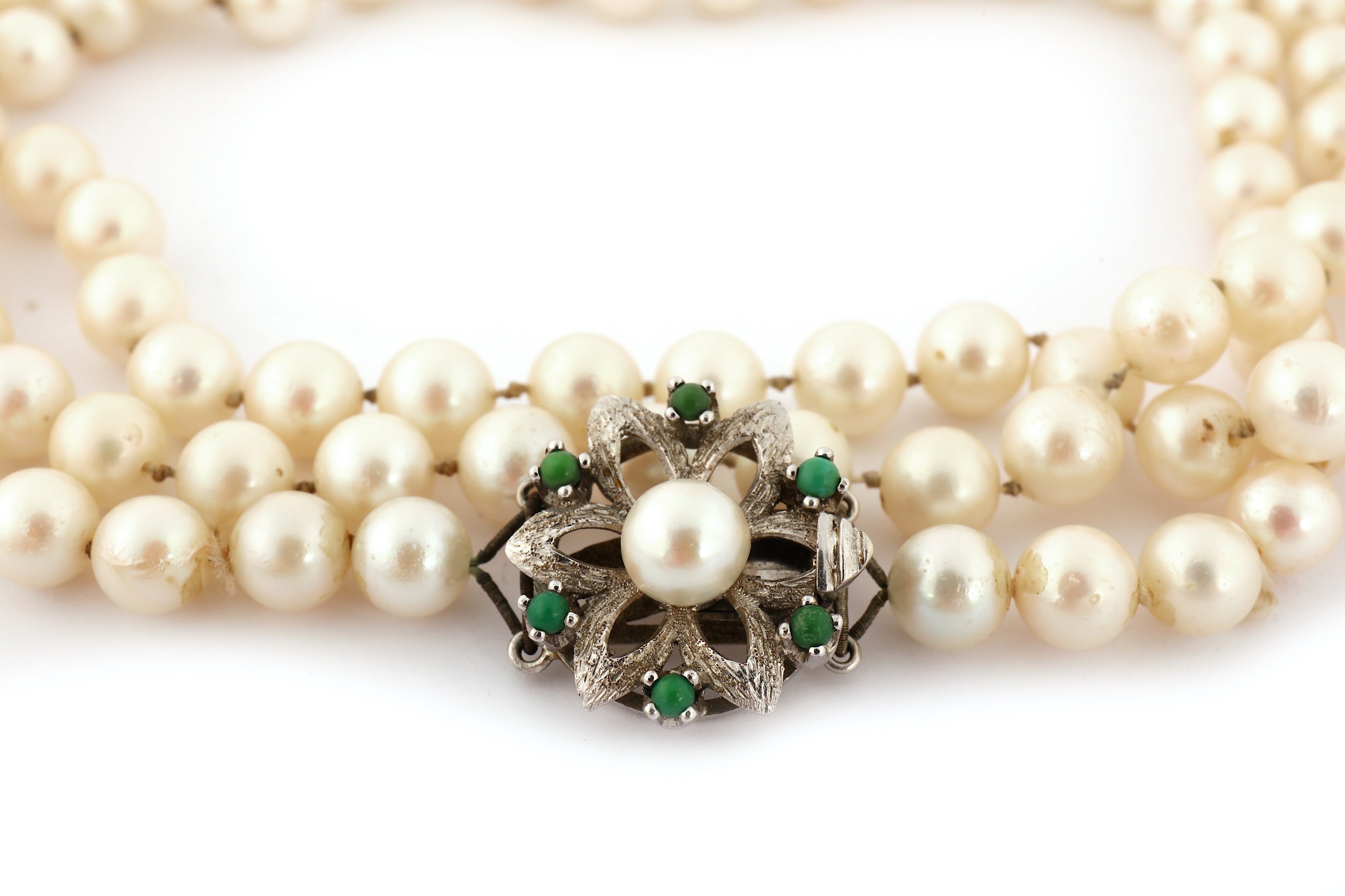 A cultured pearl necklace - Image 2 of 2