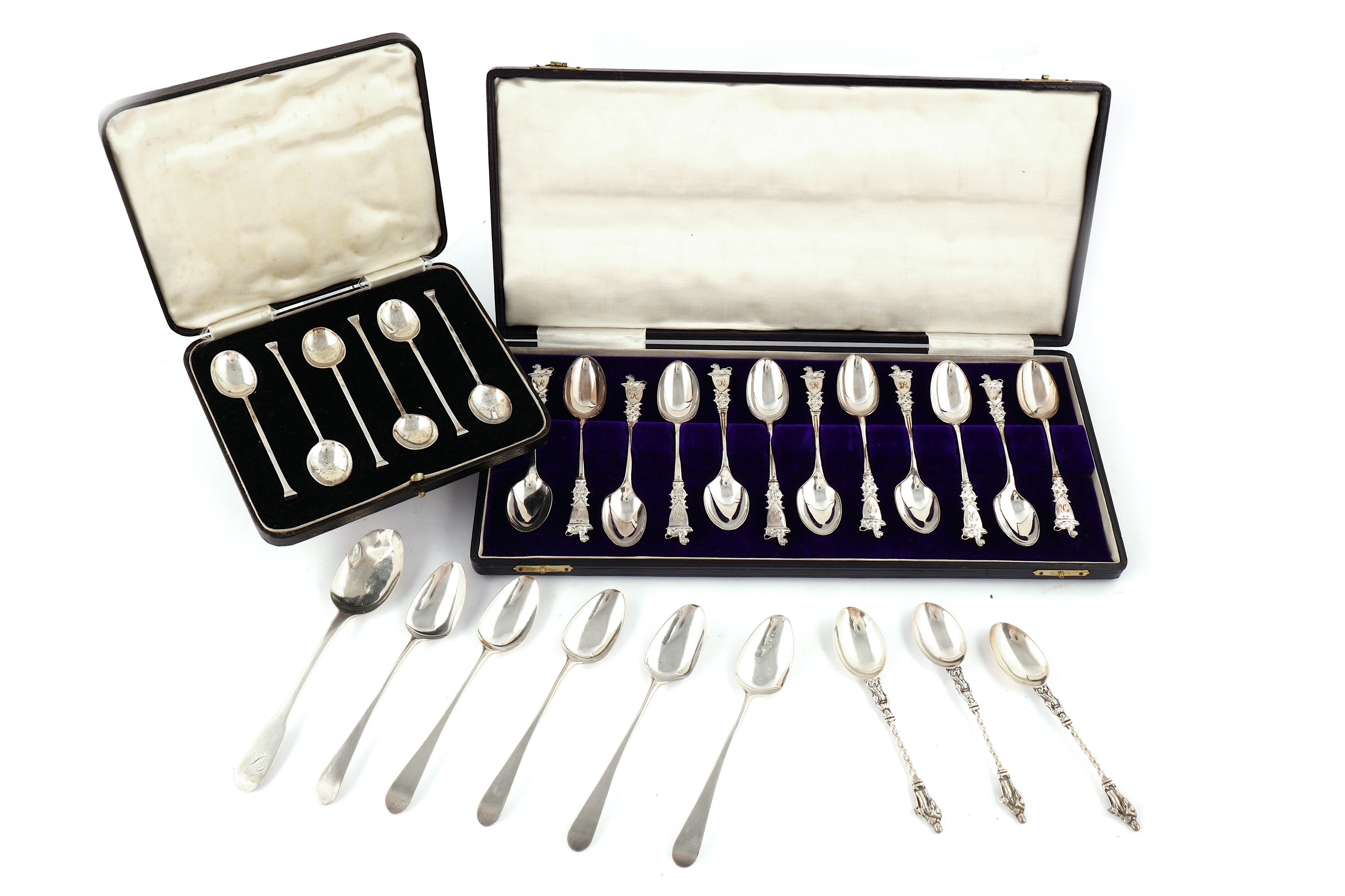 A set of twelve Victorian sterling silver teaspoons