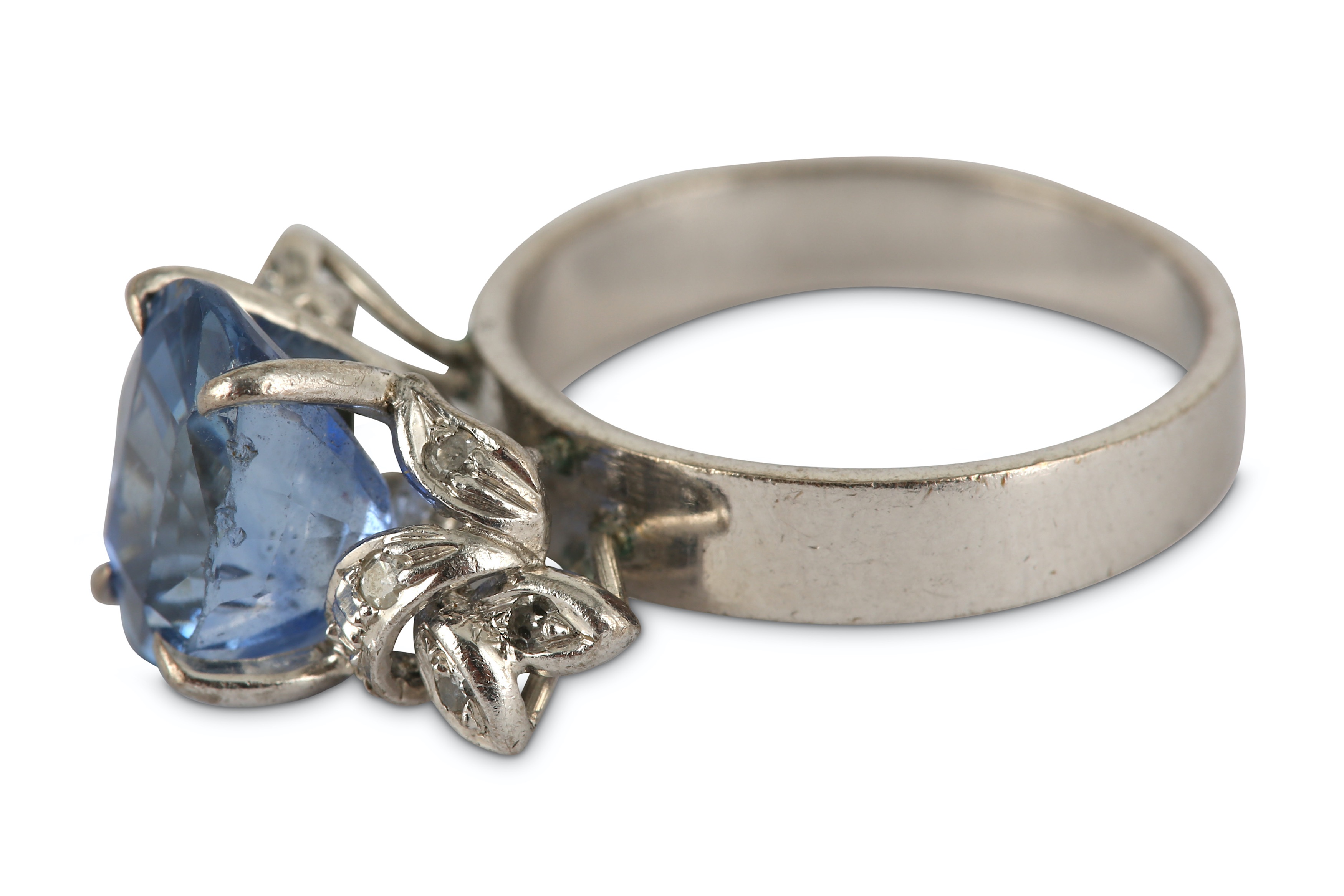 A sapphire and diamond dress ring - Image 3 of 3