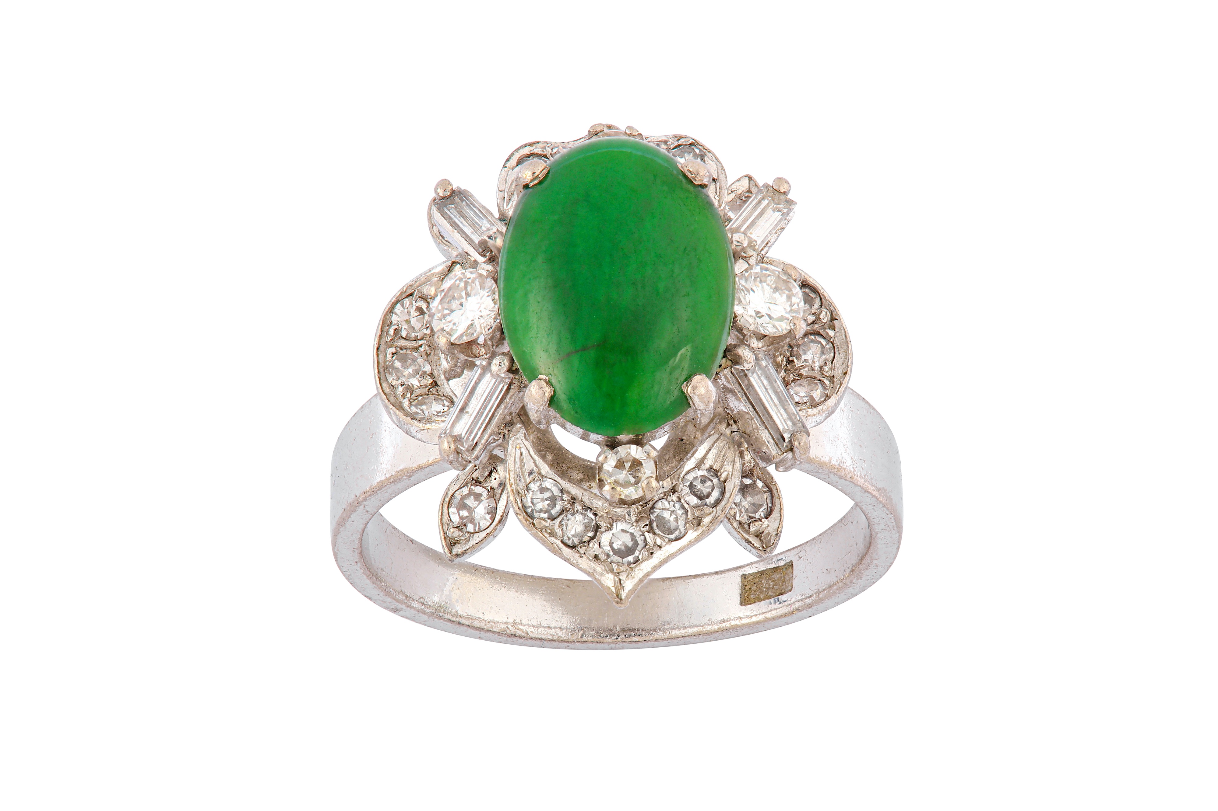 A jade and diamond ring - Image 2 of 5