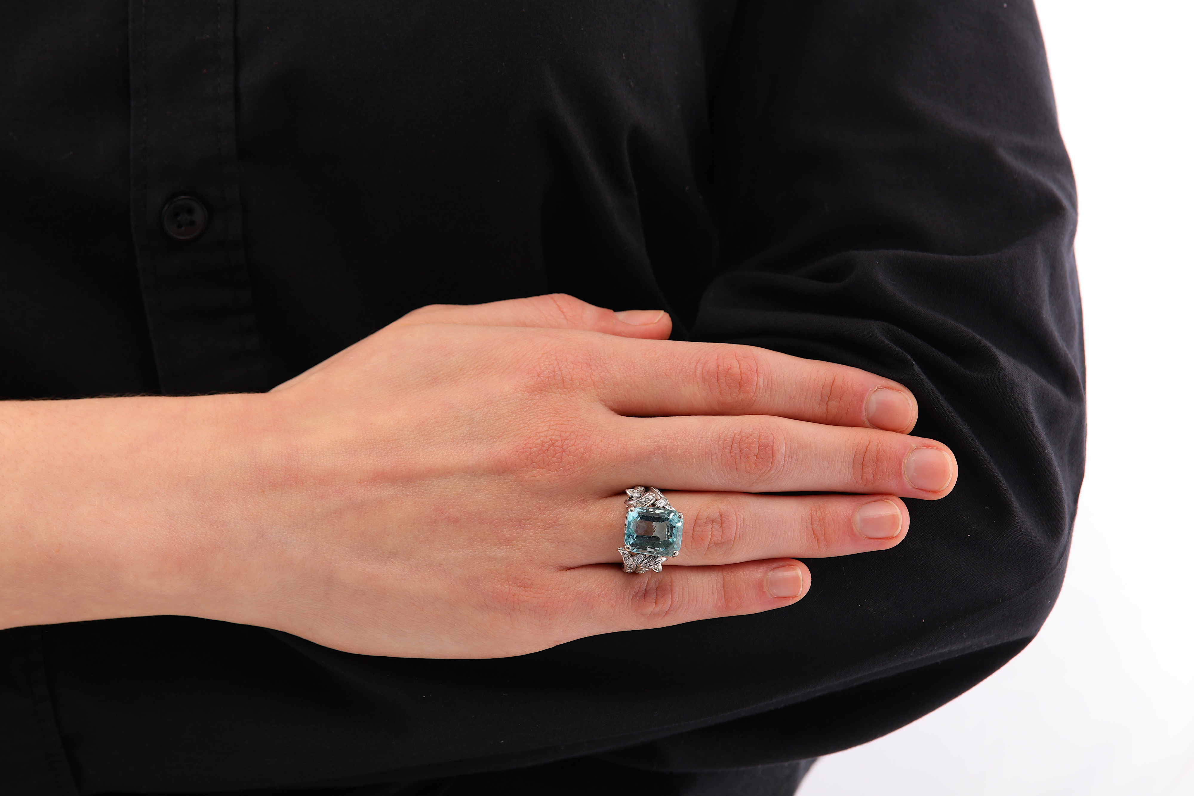 An aquamarine and diamond dress ring - Image 7 of 7