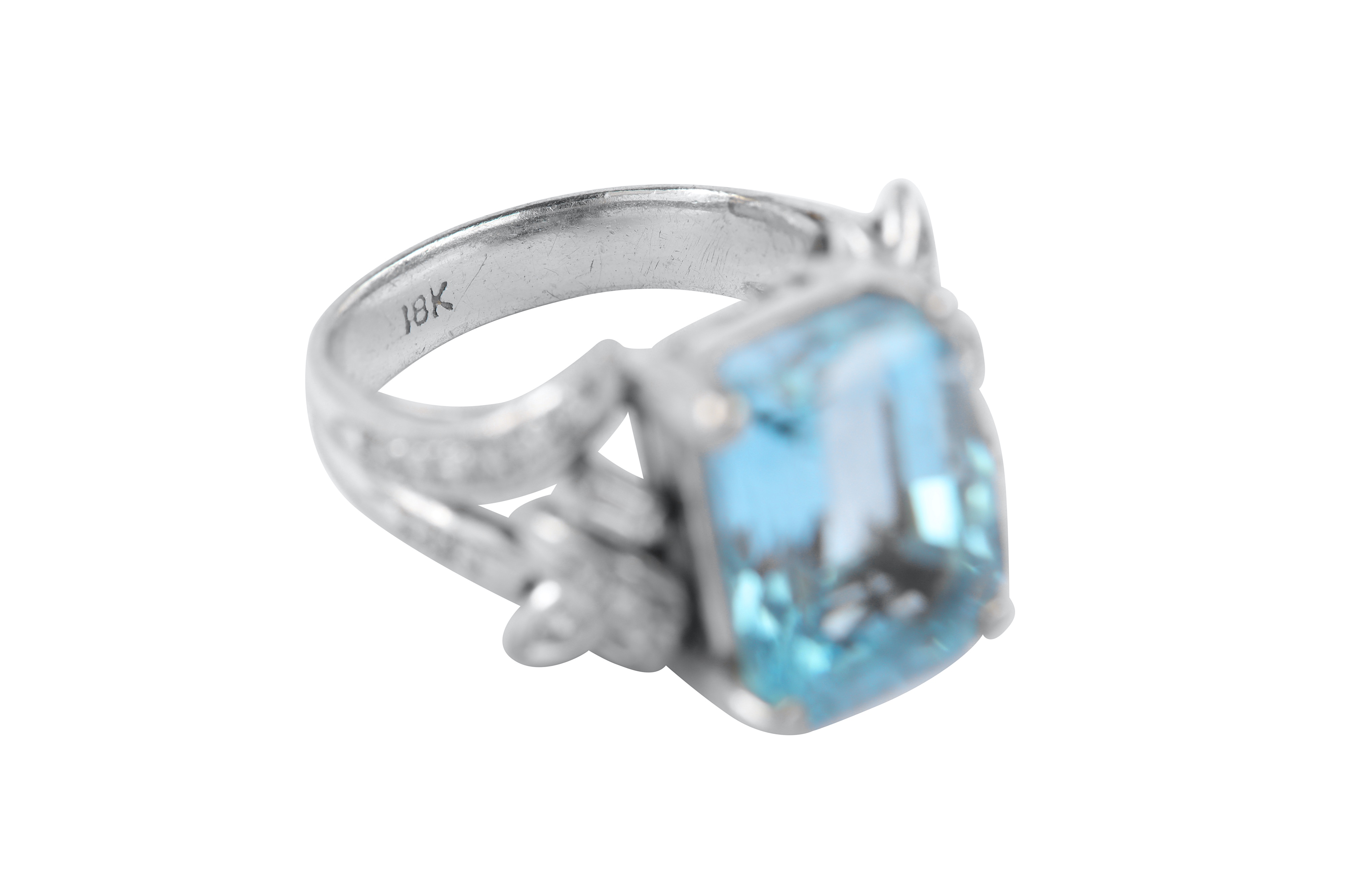 An aquamarine and diamond dress ring - Image 5 of 7