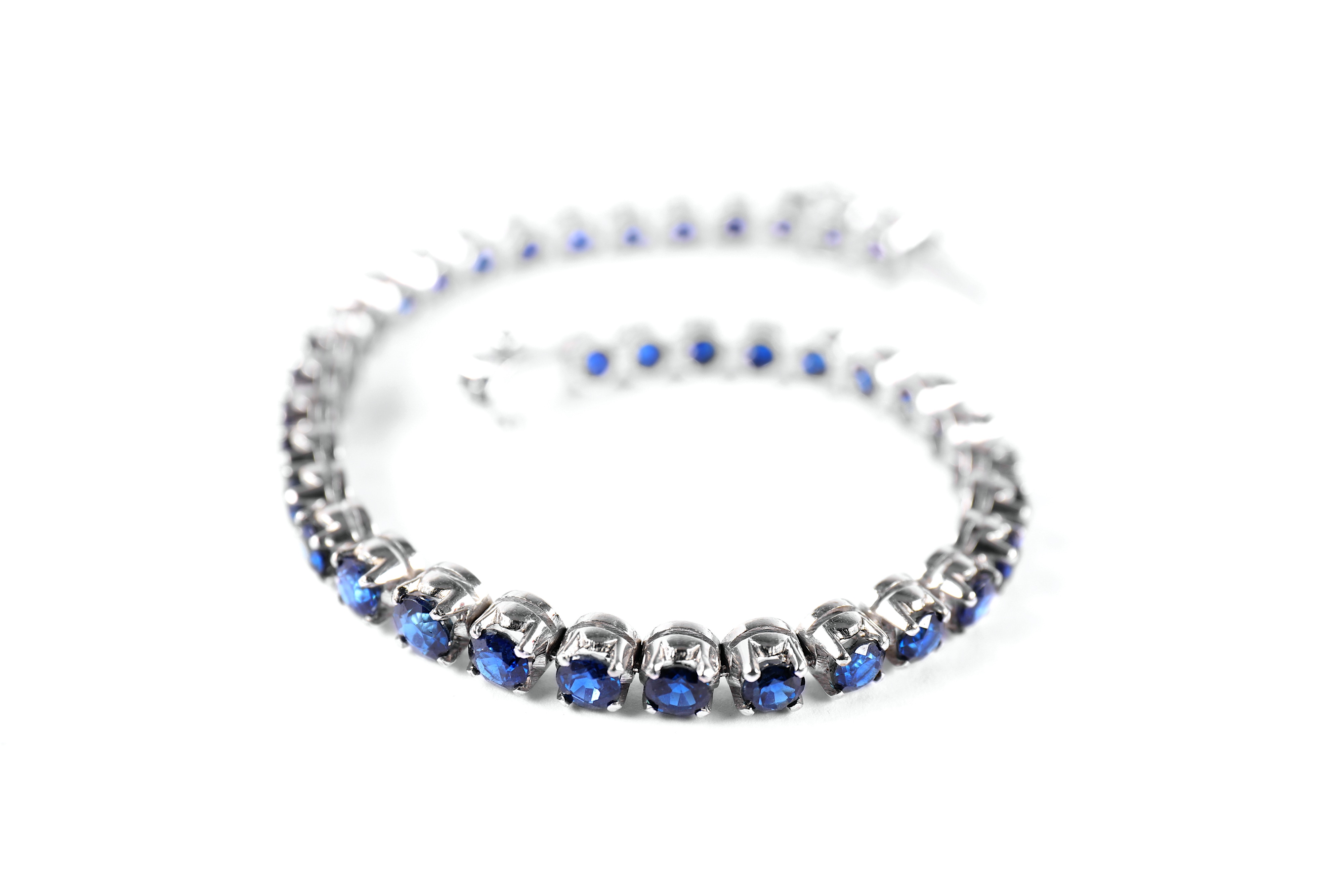 A sapphire line bracelet - Image 3 of 4