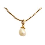 A pearl pendant necklace