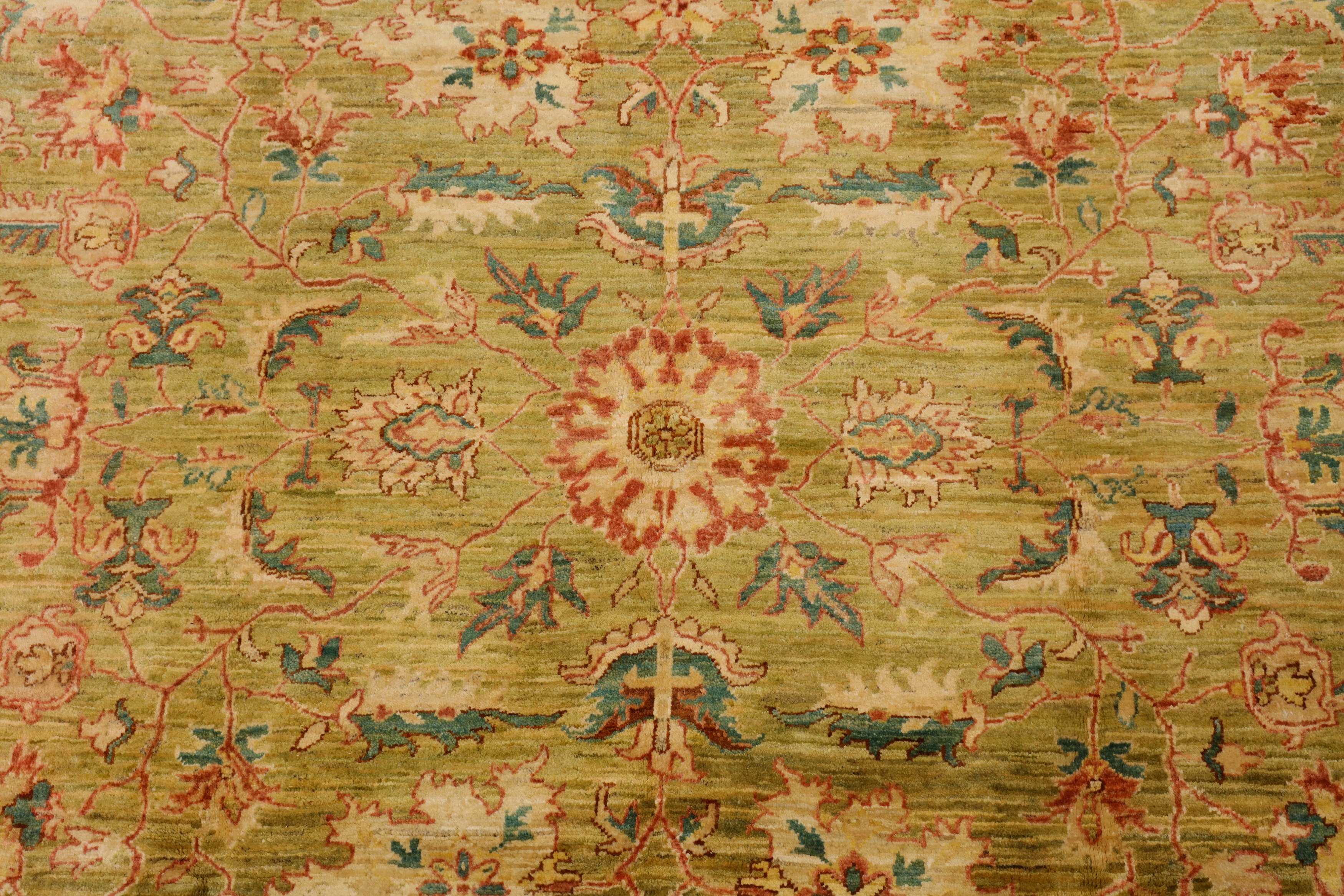 A FINE NORTH-WEST PERSAN CARPET OF ZIEGLER DESIGN - Image 3 of 7