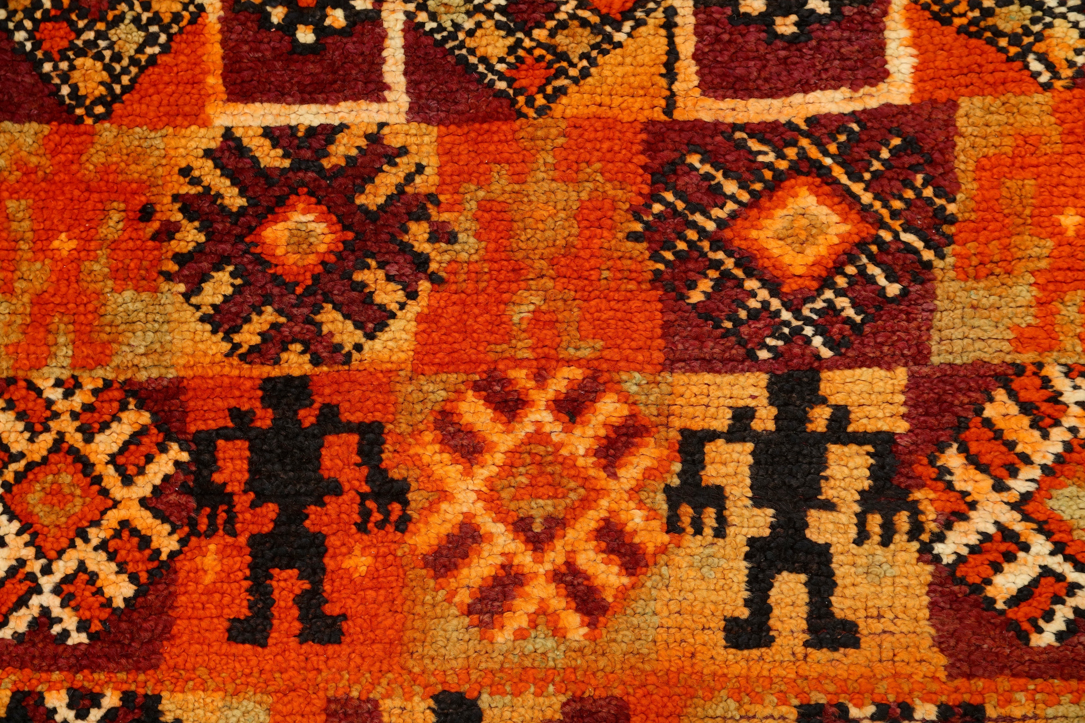 AN UNUSUAL MOROCCAN RUG - Image 3 of 8