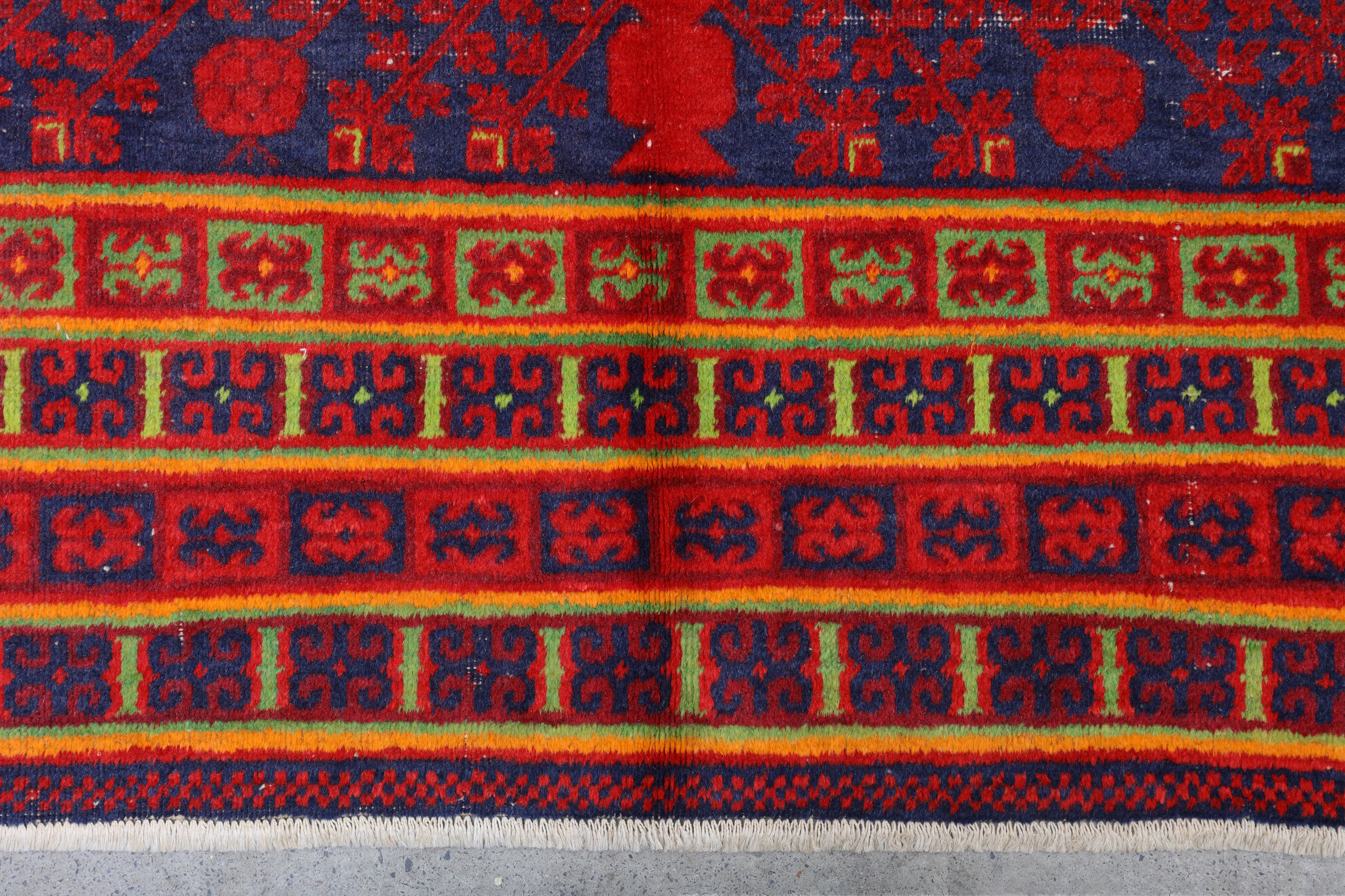 AN ANTIQUE KHOTAN LARGE RUG, CHINA - Image 4 of 6