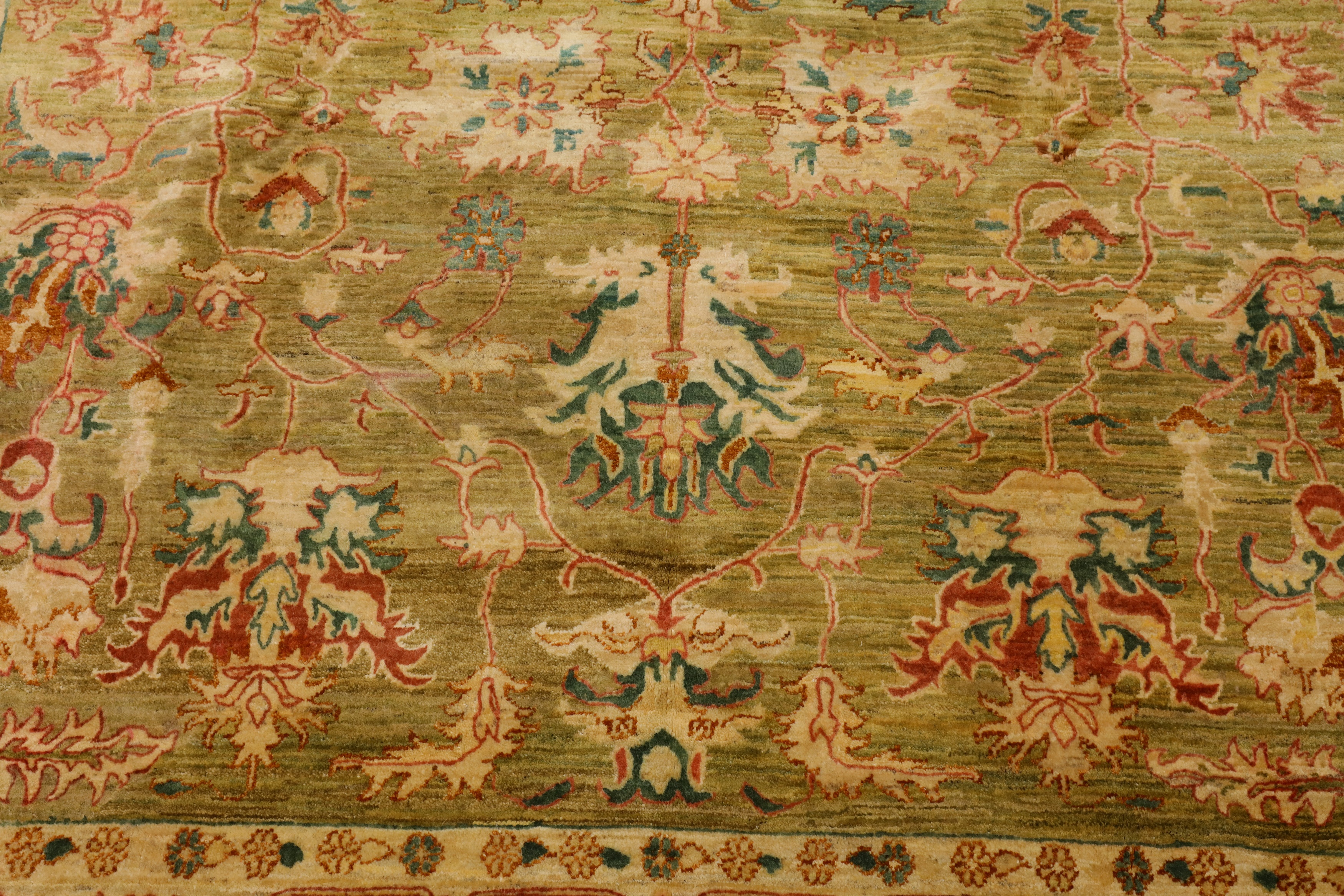 A FINE NORTH-WEST PERSAN CARPET OF ZIEGLER DESIGN - Image 4 of 7