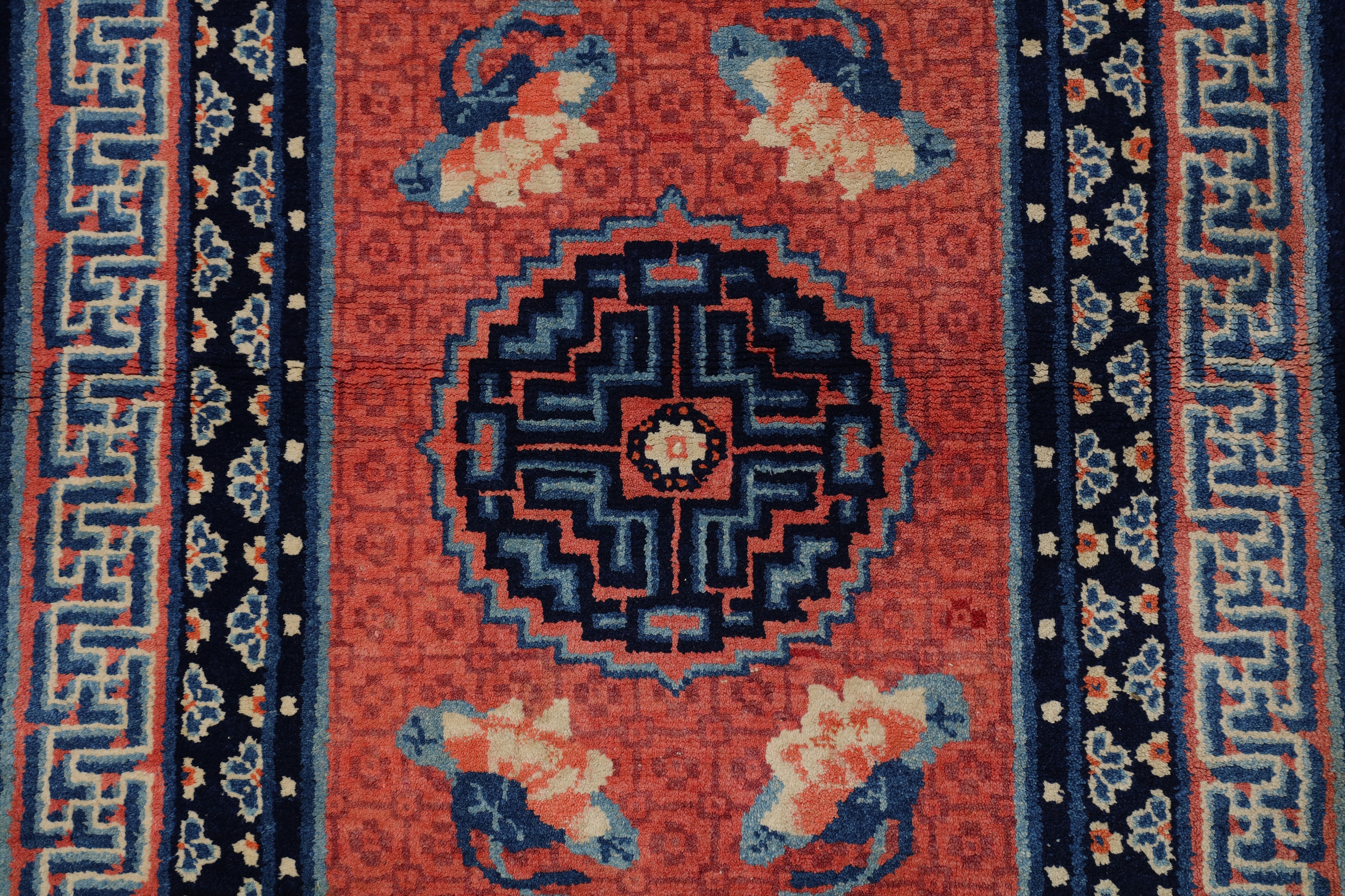 A FINE TIBETAN RUG - Image 3 of 7