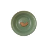 A CHINESE LONGQUAN CELADON 'FISH' SAUCER.