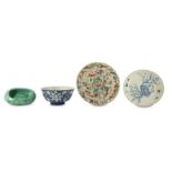A SMALL COLLECTION OF CHINESE PORCELAIN.
