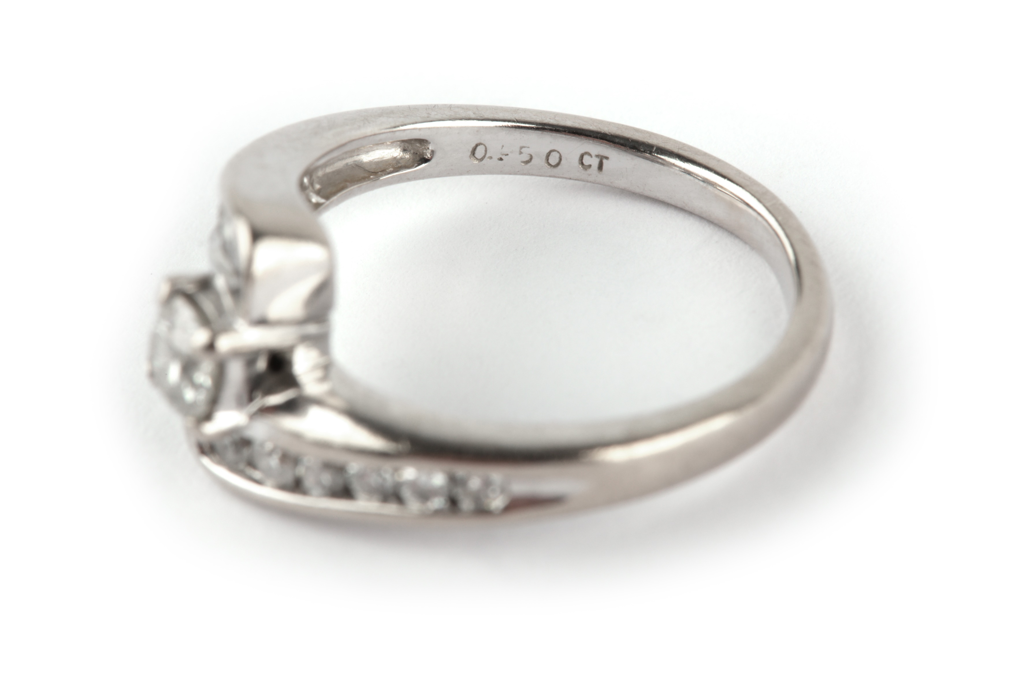 A diamond crossover ring - Image 4 of 4