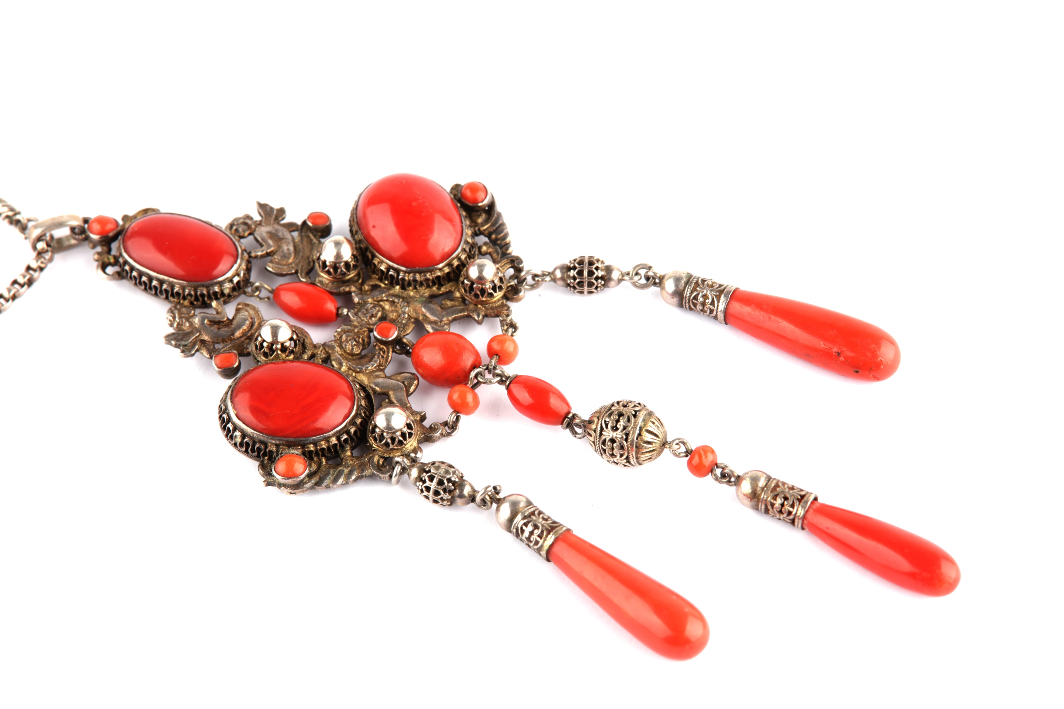 A coral pendant necklace - Image 2 of 2