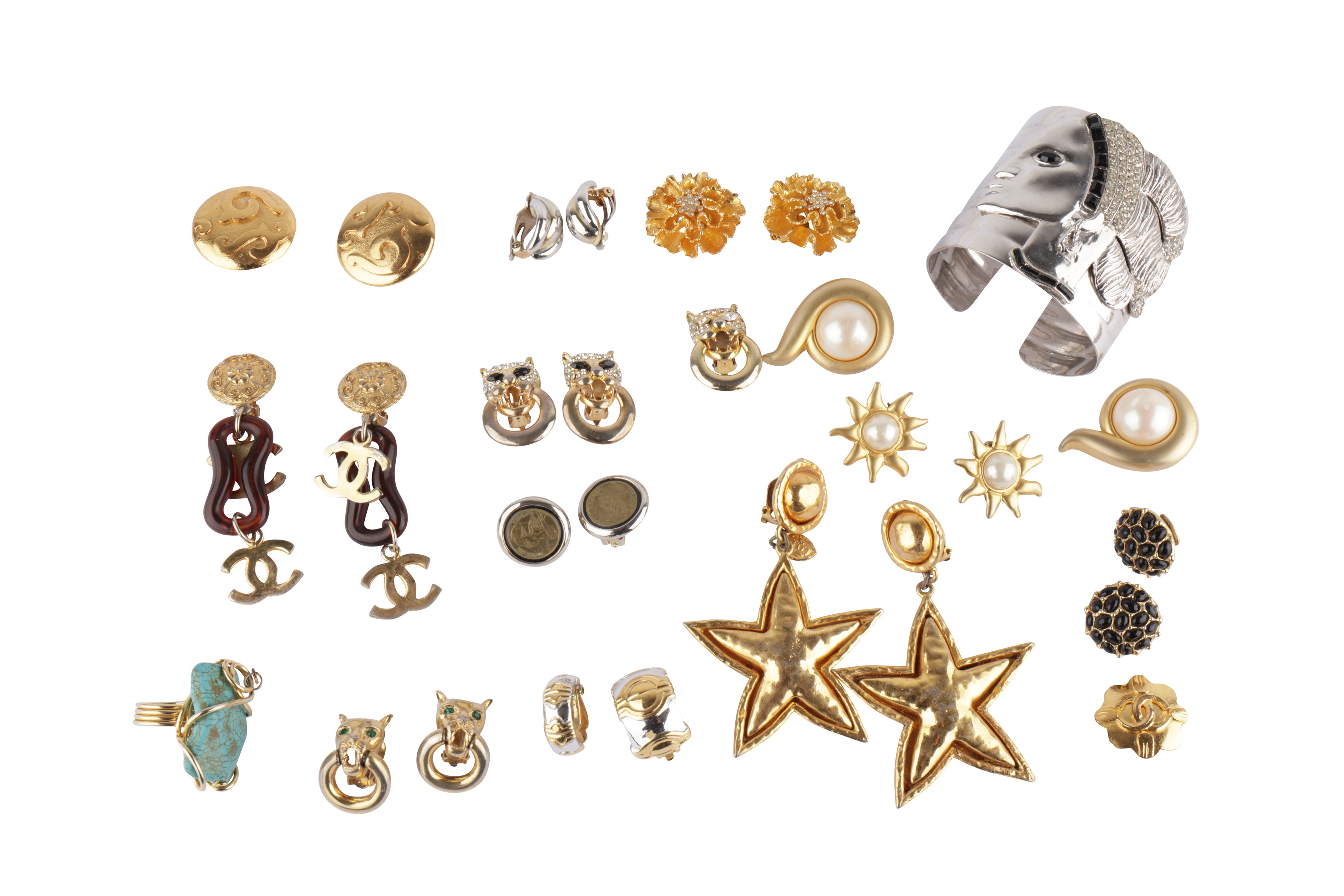 A collection of costume jewellery