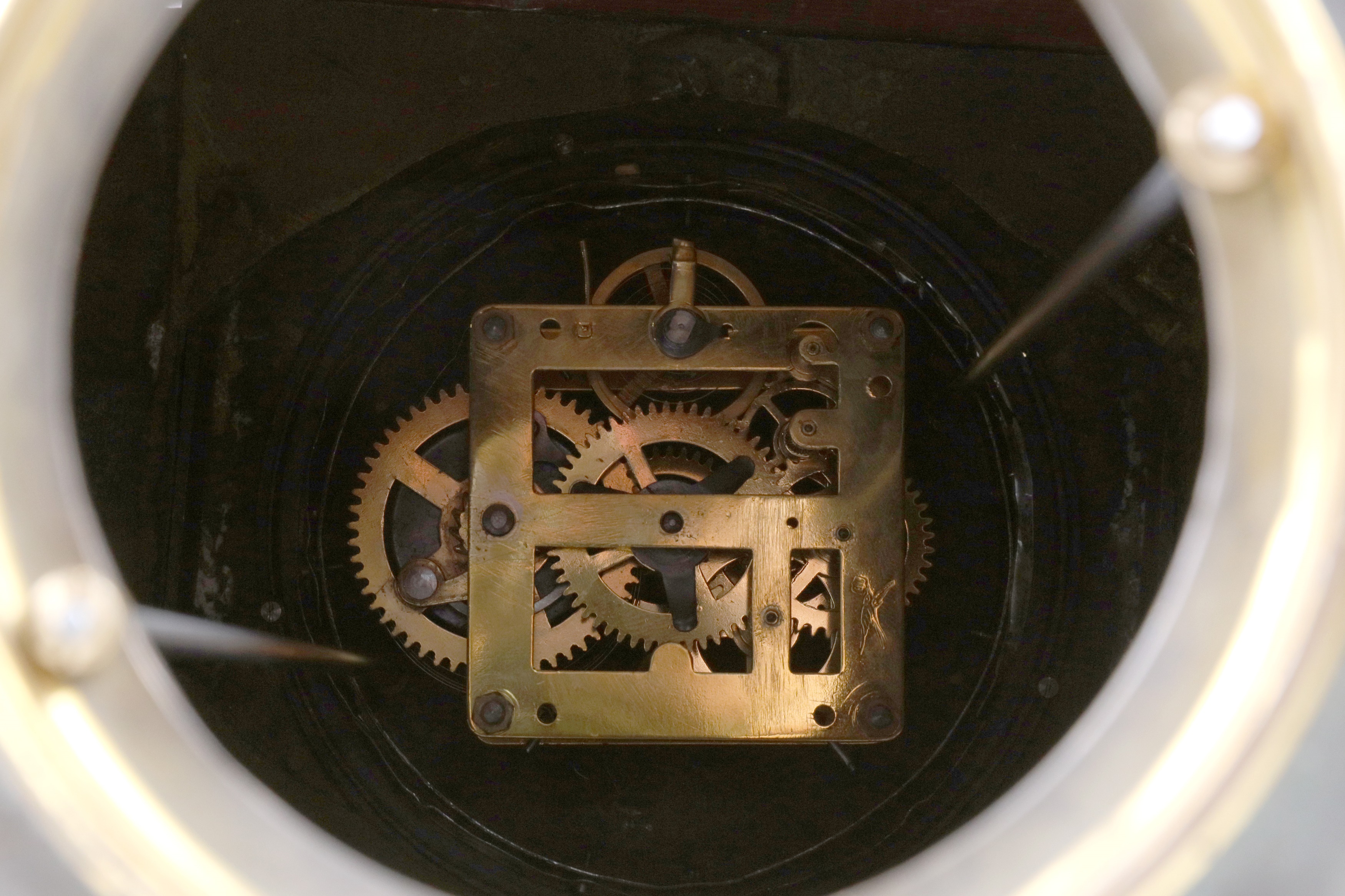 AN EARLY 20TH CENTURY FRENCH PATINATED BRONZE AND RED MARBLE PLINTH CLOCK - Image 5 of 5