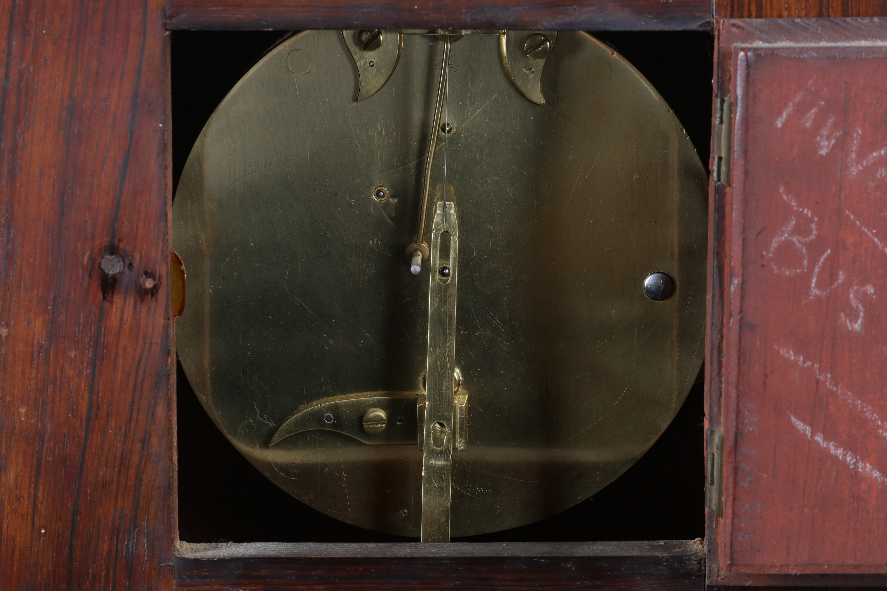 A 19TH CENTURY ENGLISH WILLIAM IV PERIOD ROSEWOOD AND INLAID CUT BRASS INLAID DIAL CLOCK - Image 6 of 6