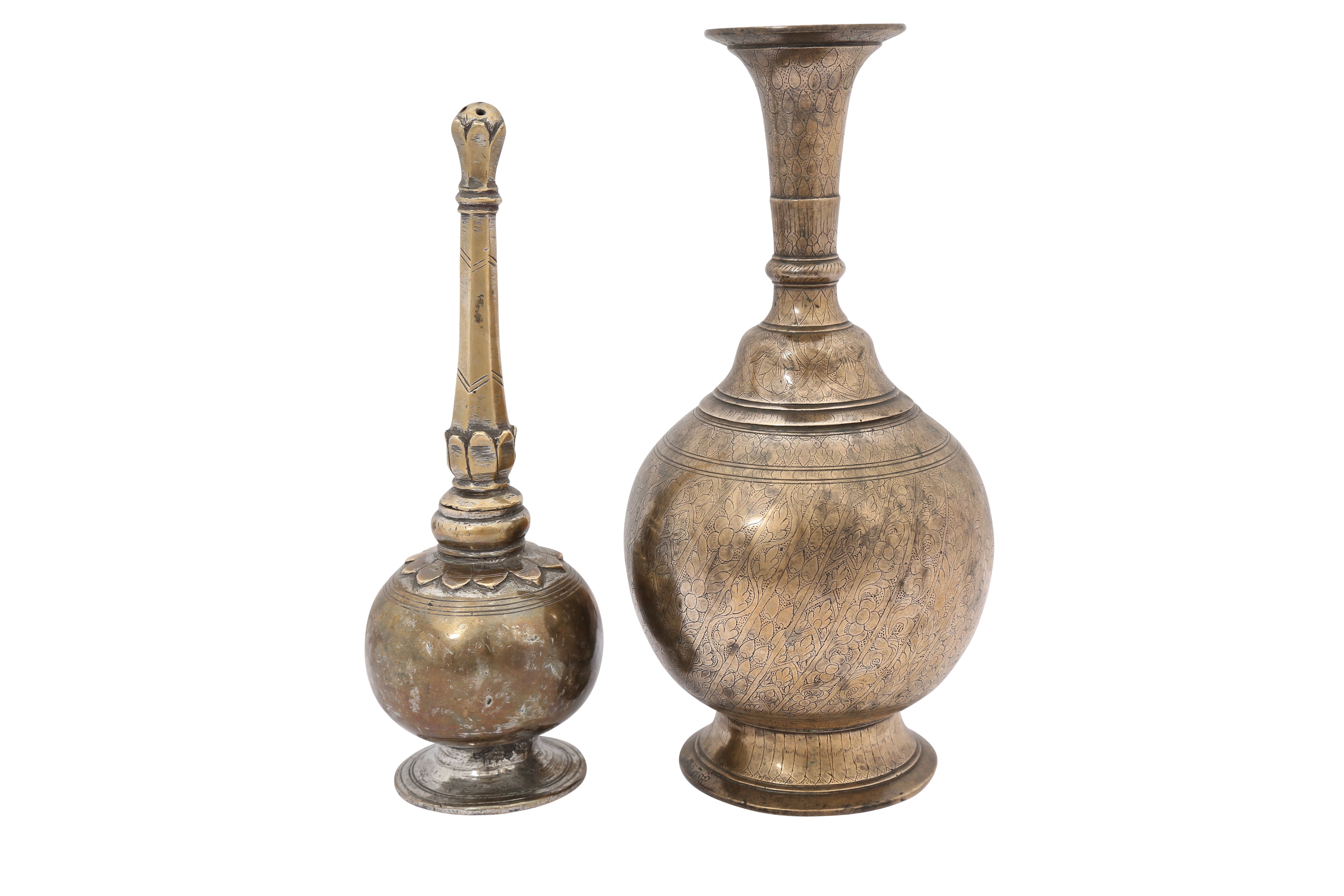 AN INDIAN BRASS BOTTLE AND ROSEWATER SPRINKLER - Image 3 of 3