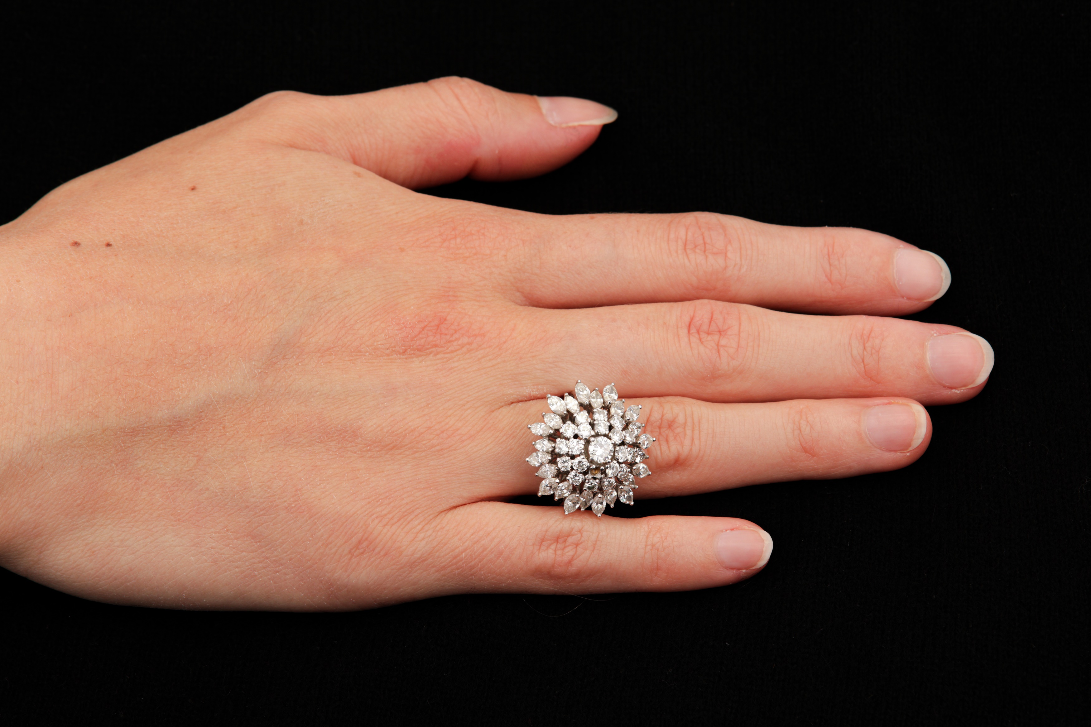 A diamond bombé ring - Image 4 of 4