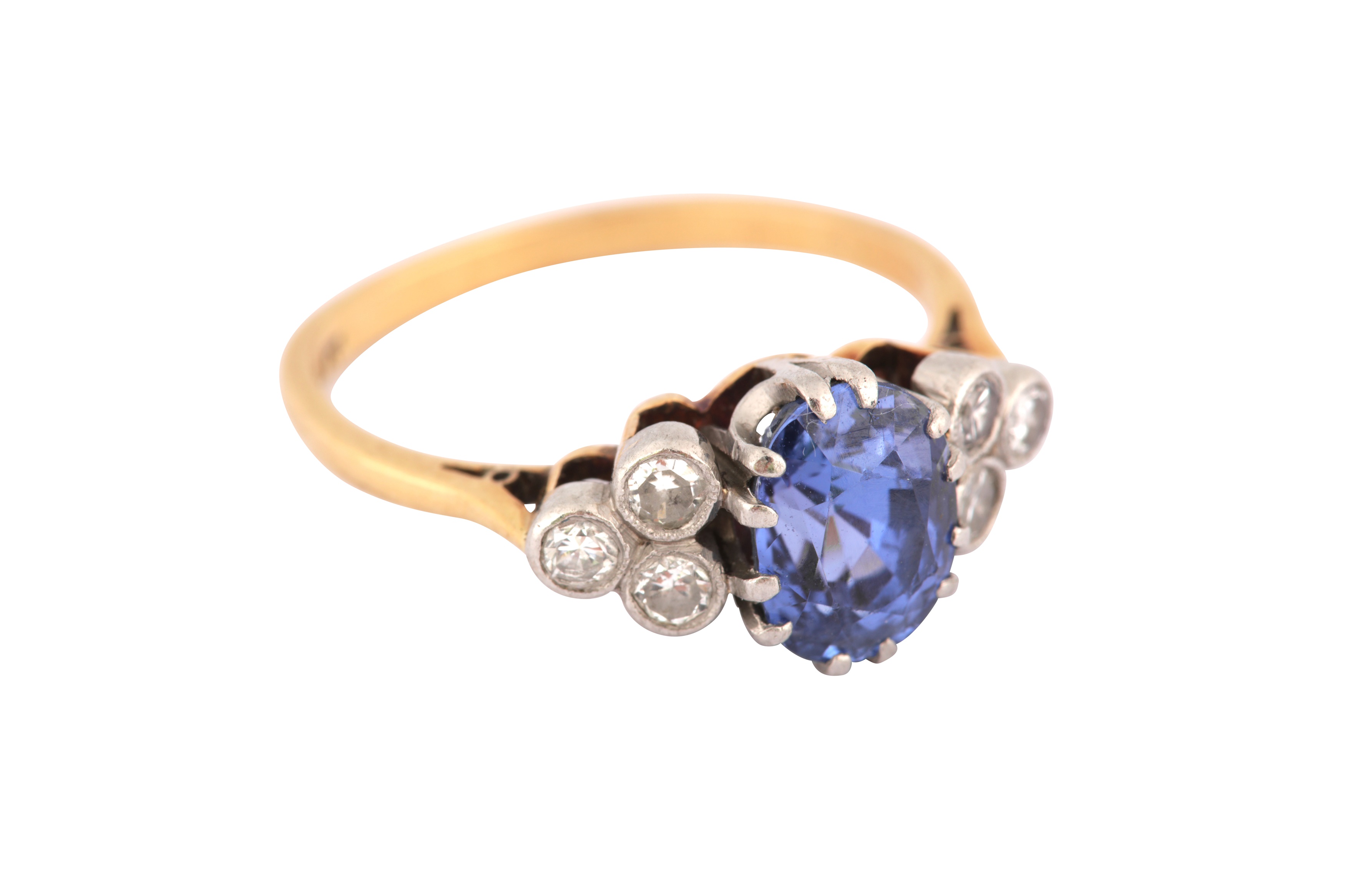 A sapphire and diamond ring - Image 2 of 4