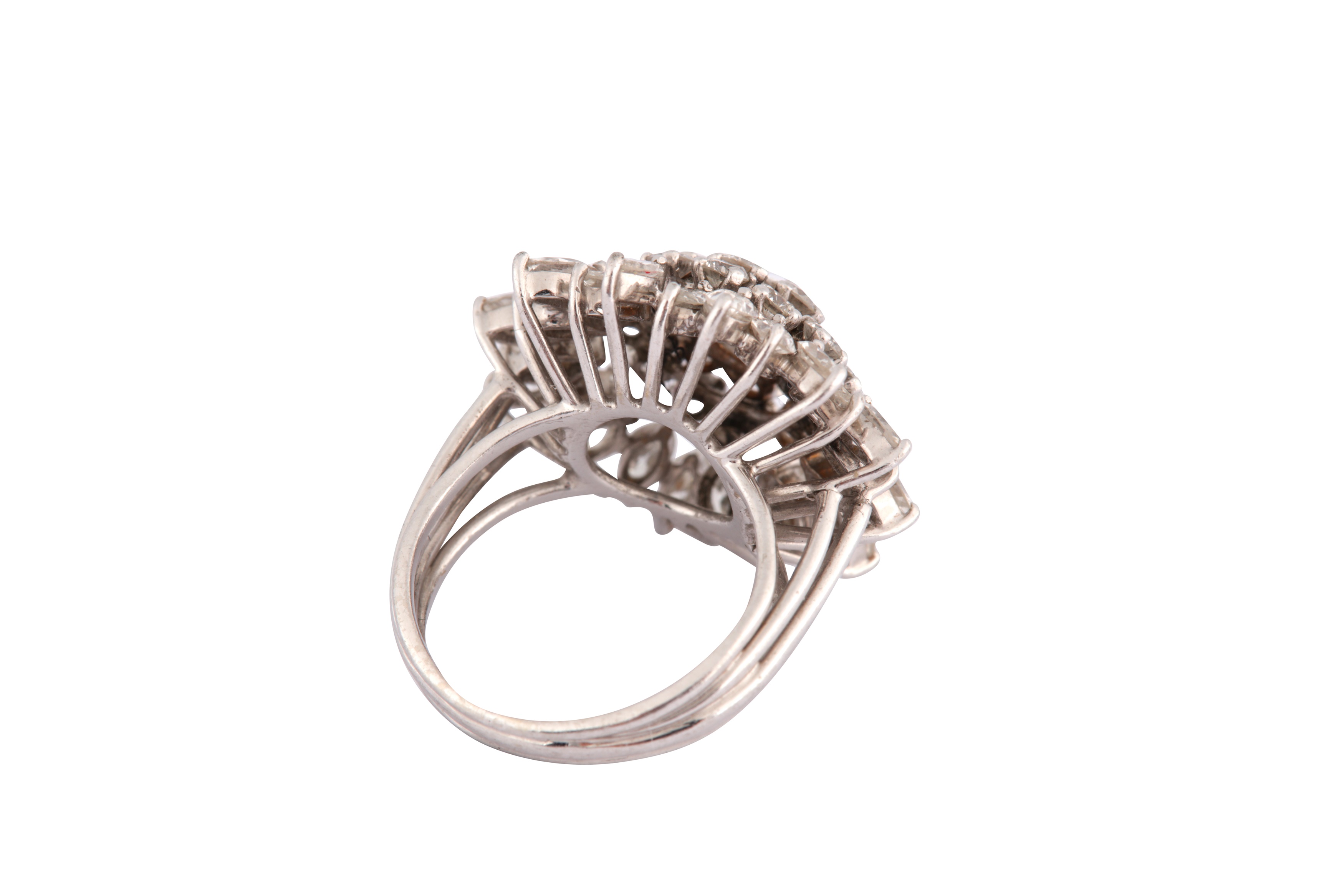 A diamond bombé ring - Image 2 of 4